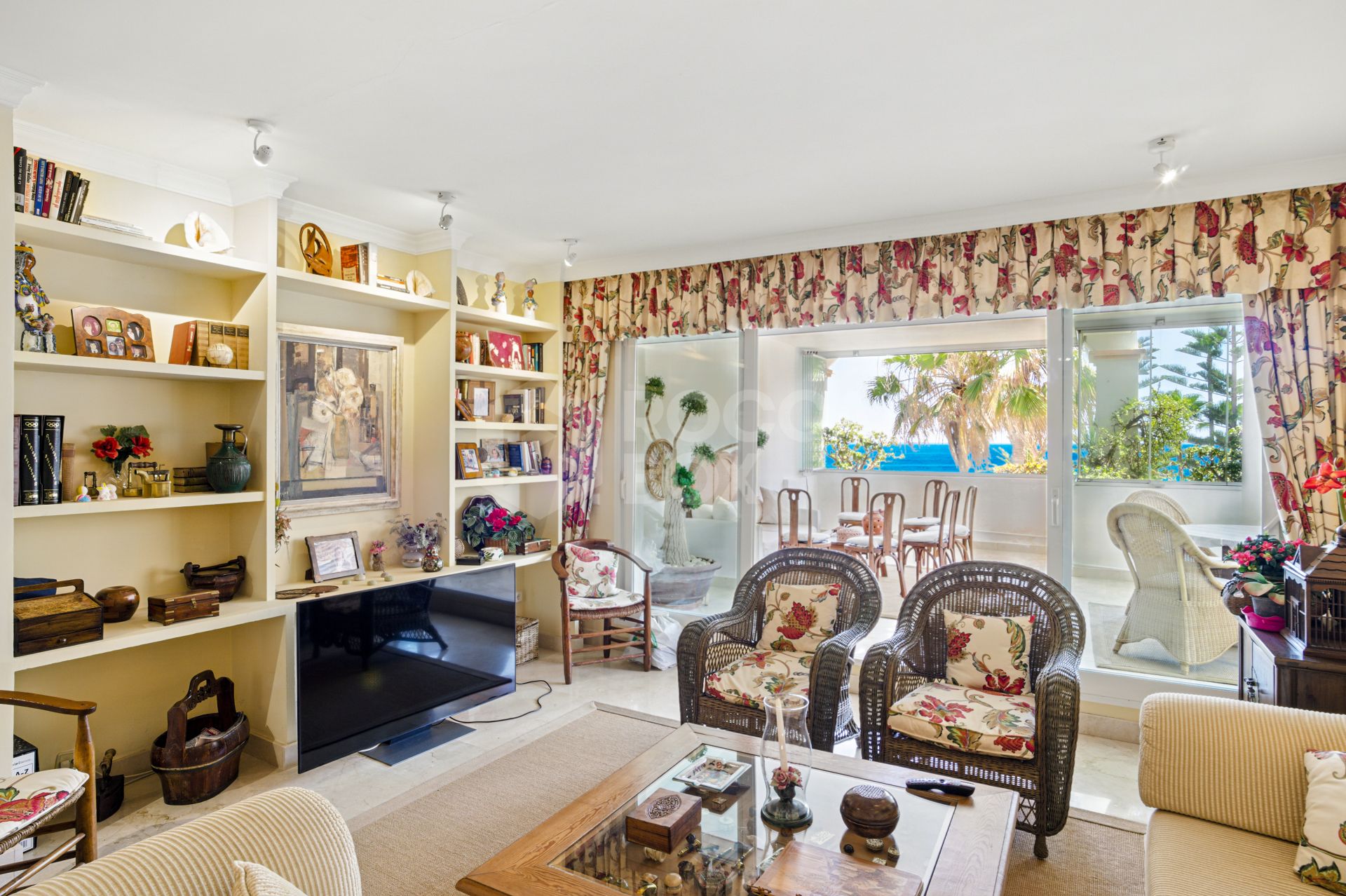 Exclusive Beachfront Two-Bedroom South-Facing Apartment with Sea Views in La Herradura, Marbella