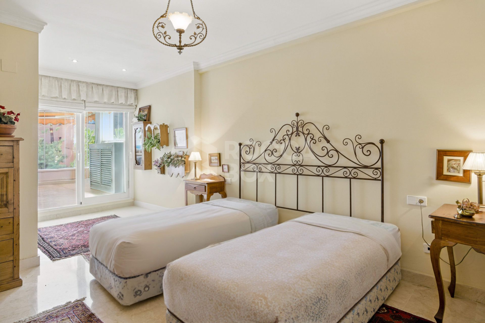 Exclusive Beachfront Two-Bedroom South-Facing Apartment with Sea Views in La Herradura, Marbella