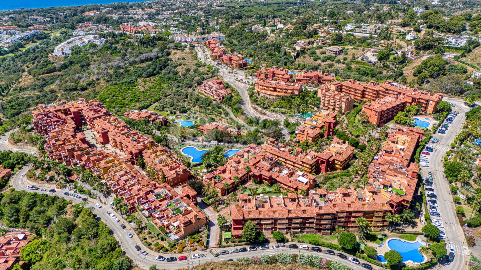 Lovely two bedroom, south west facing apartment in La Reserva de Marbella; with sea views