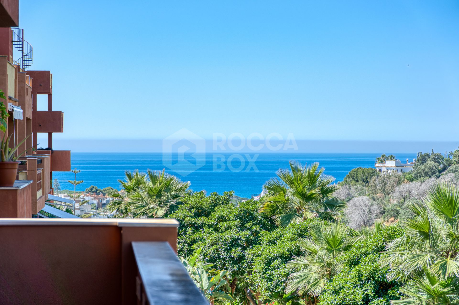 Lovely two bedroom, south west facing apartment in La Reserva de Marbella; with sea views