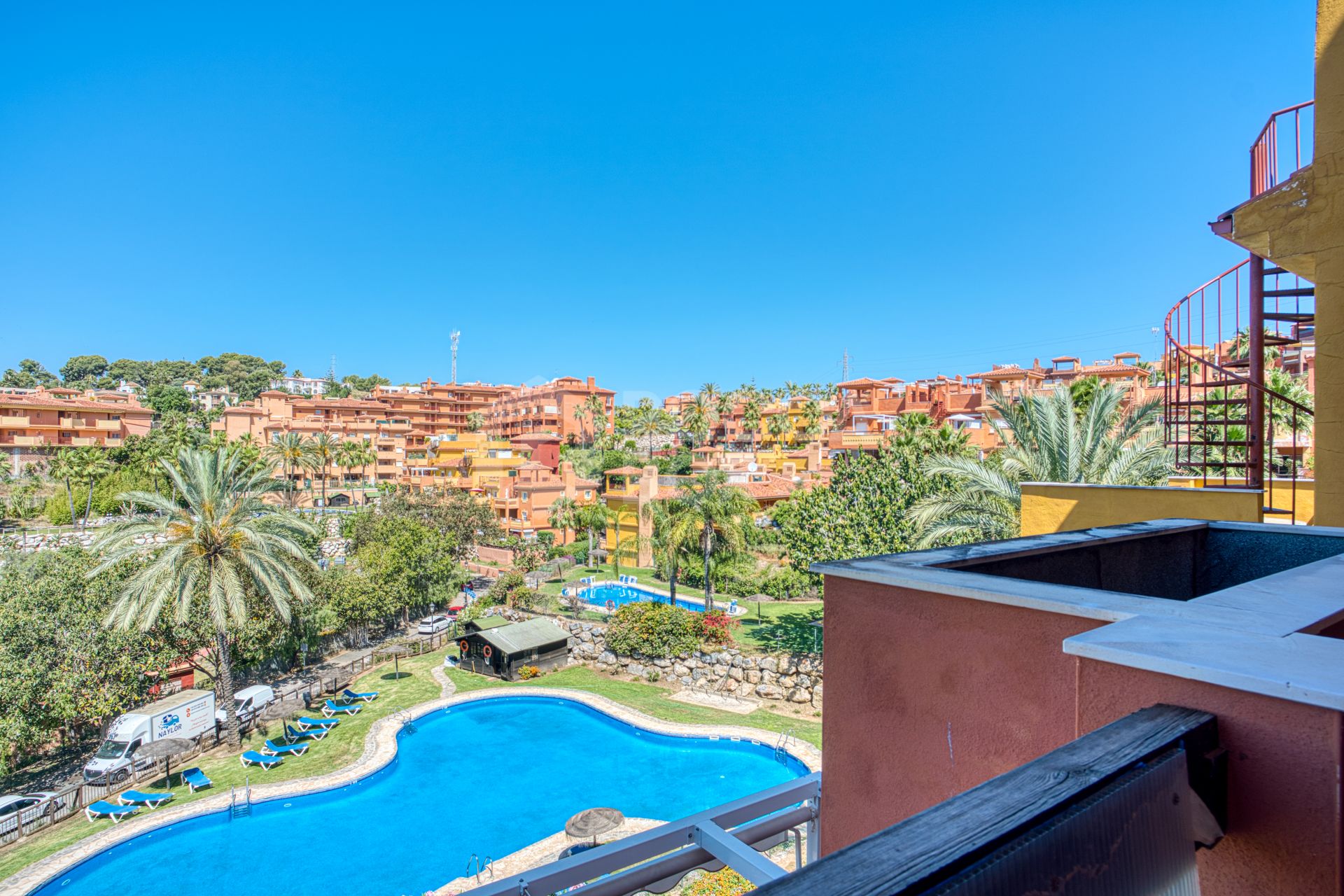 Lovely two bedroom, south west facing apartment in La Reserva de Marbella; with sea views