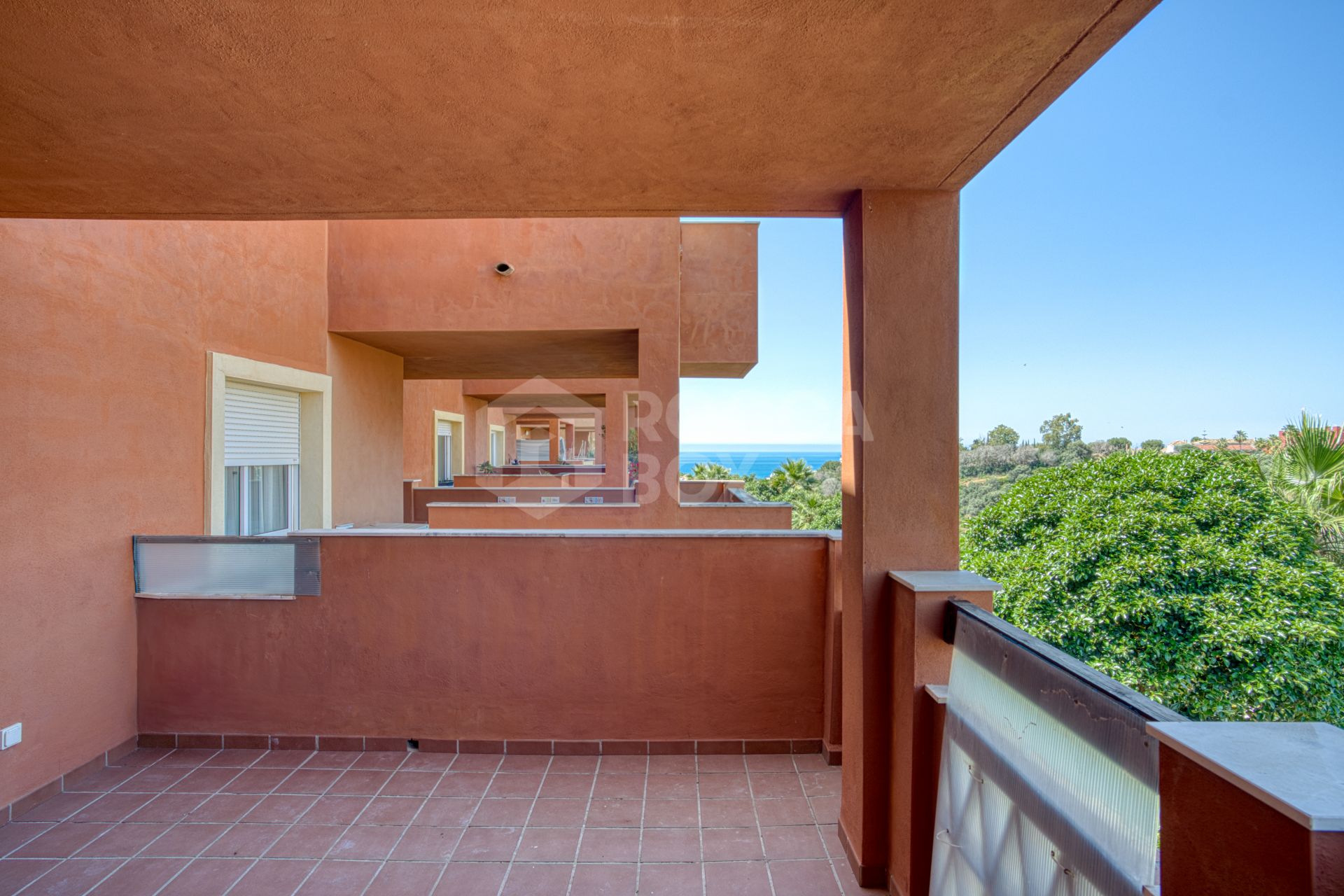 Lovely two bedroom, south west facing apartment in La Reserva de Marbella; with sea views