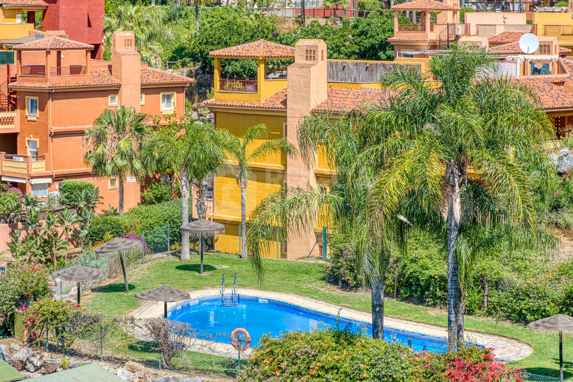Lovely two bedroom, south west facing apartment in La Reserva de Marbella; with sea views