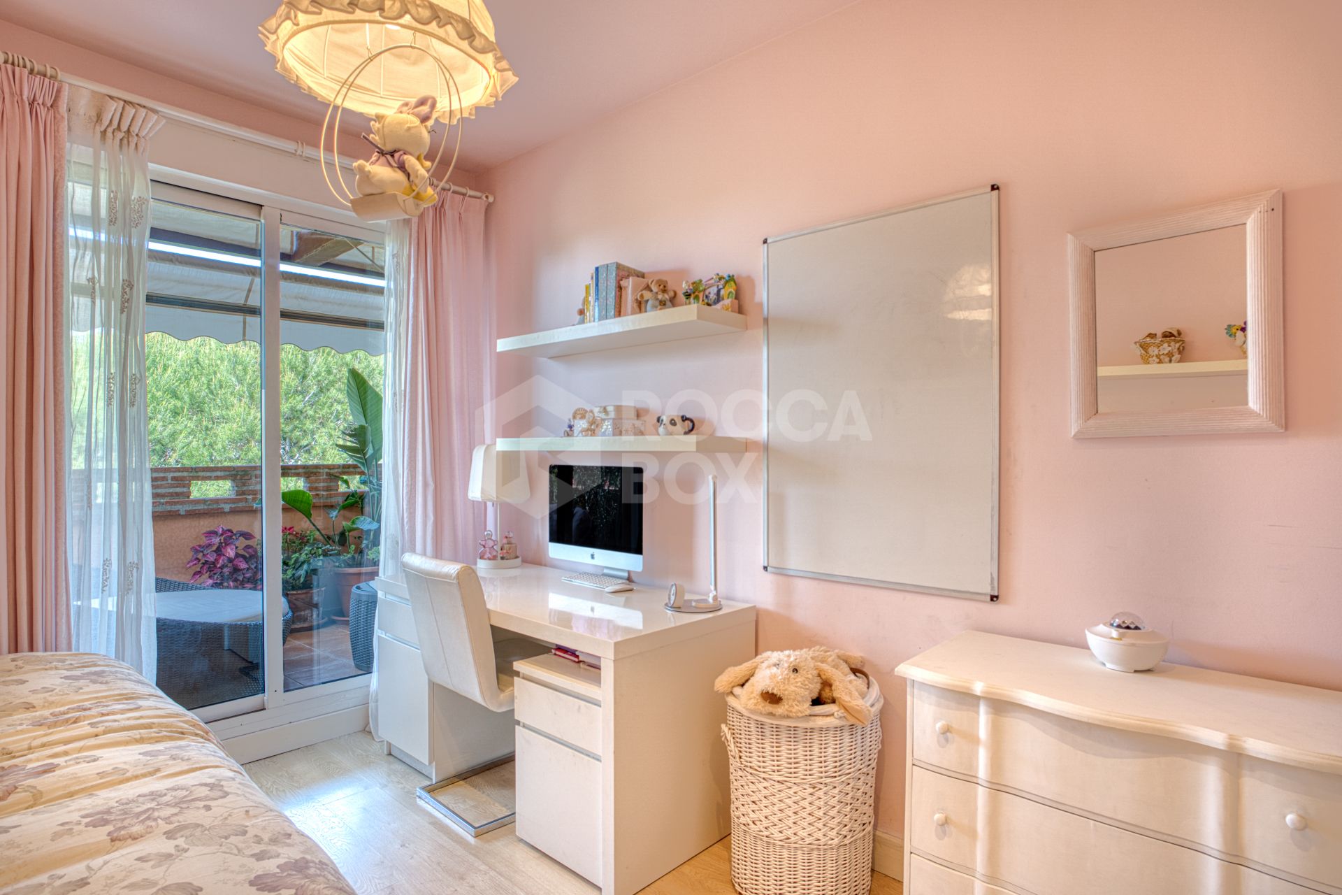 Lovely three bedroom apartment located in the heart of the Golden Mile of Marbella, Costa Nagüeles III