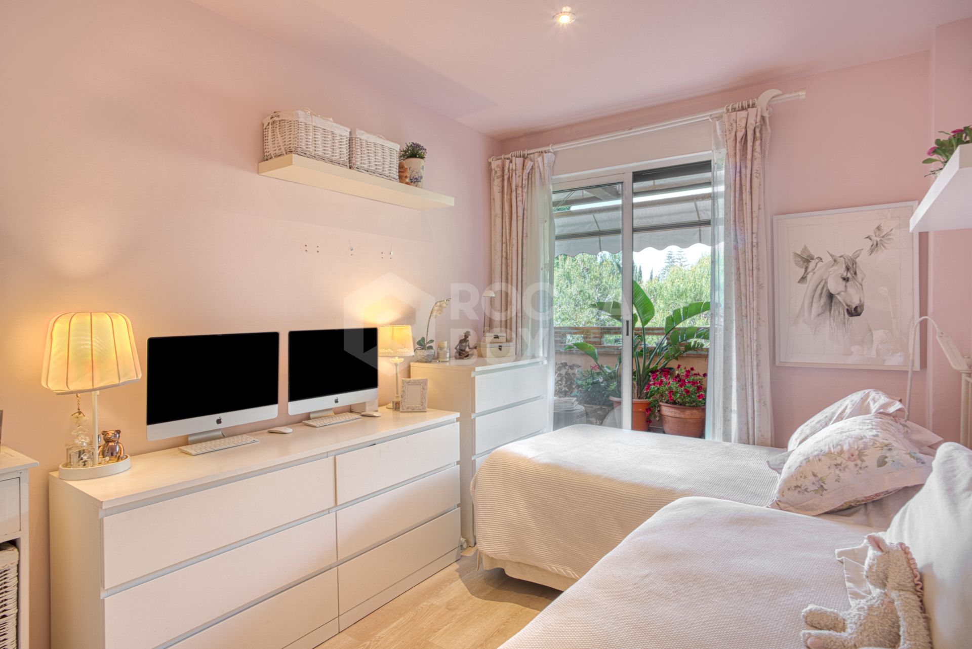 Lovely three bedroom apartment located in the heart of the Golden Mile of Marbella, Costa Nagüeles III