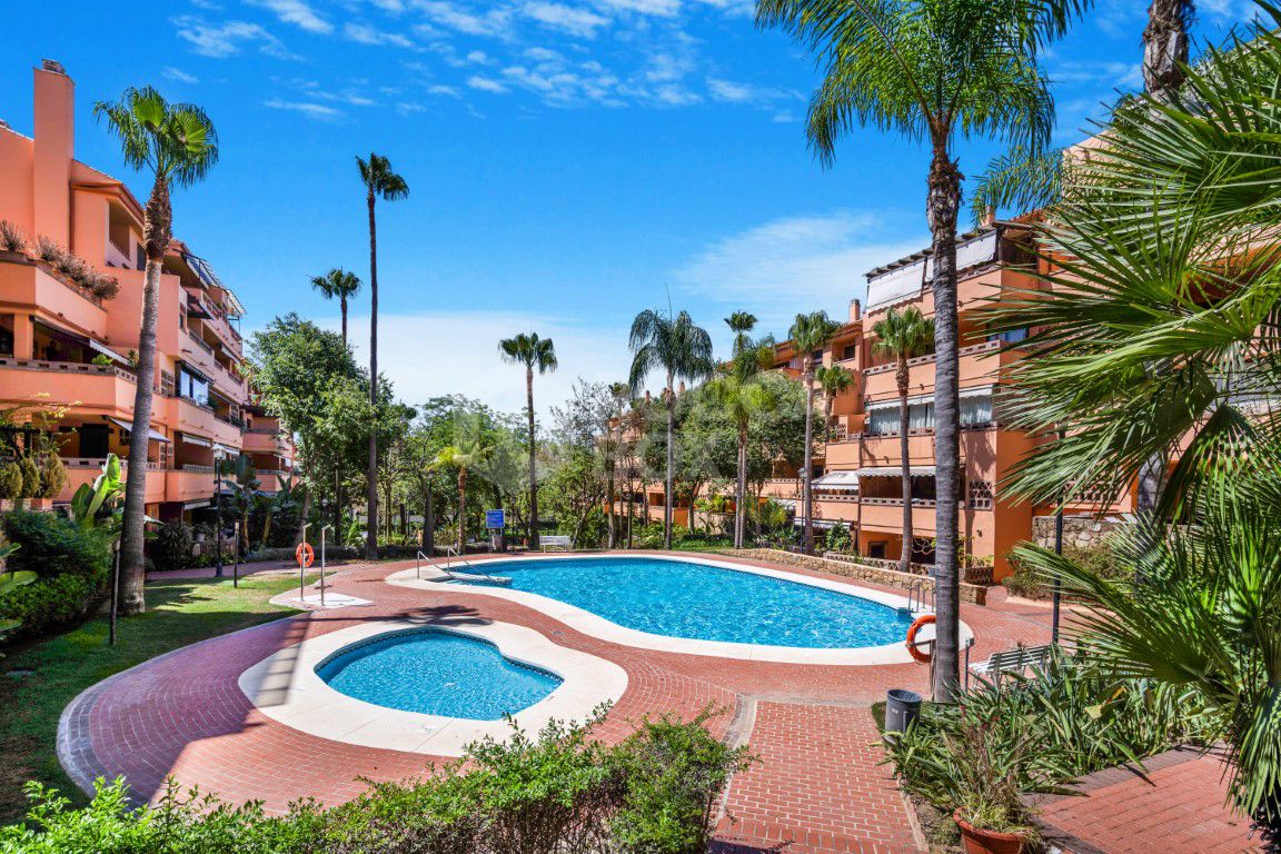 Lovely three bedroom apartment located in the heart of the Golden Mile of Marbella, Costa Nagüeles III