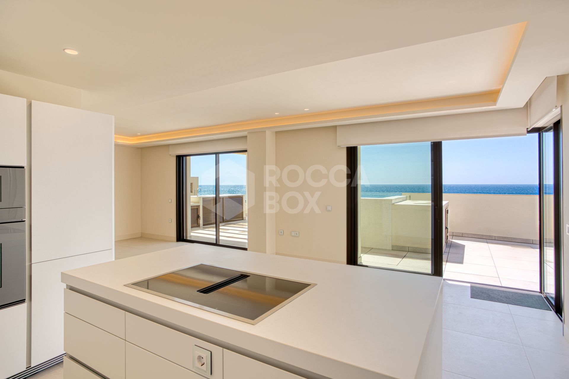 Luxurious south-facing four-bedroom duplex penthouse, frontline beach, located in a beachfront community on Marbella’s prestigious New Golden Mile with sea views.