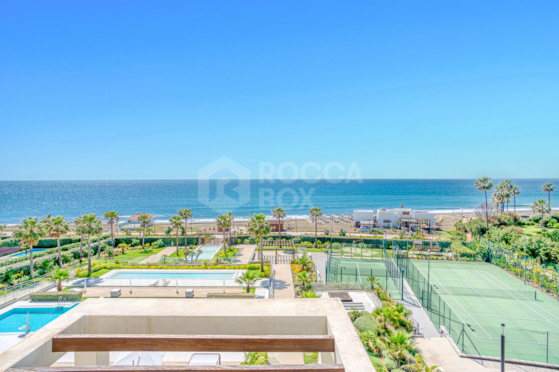 Luxurious south-facing four-bedroom duplex penthouse, frontline beach, located in a beachfront community on Marbella’s prestigious New Golden Mile with sea views.