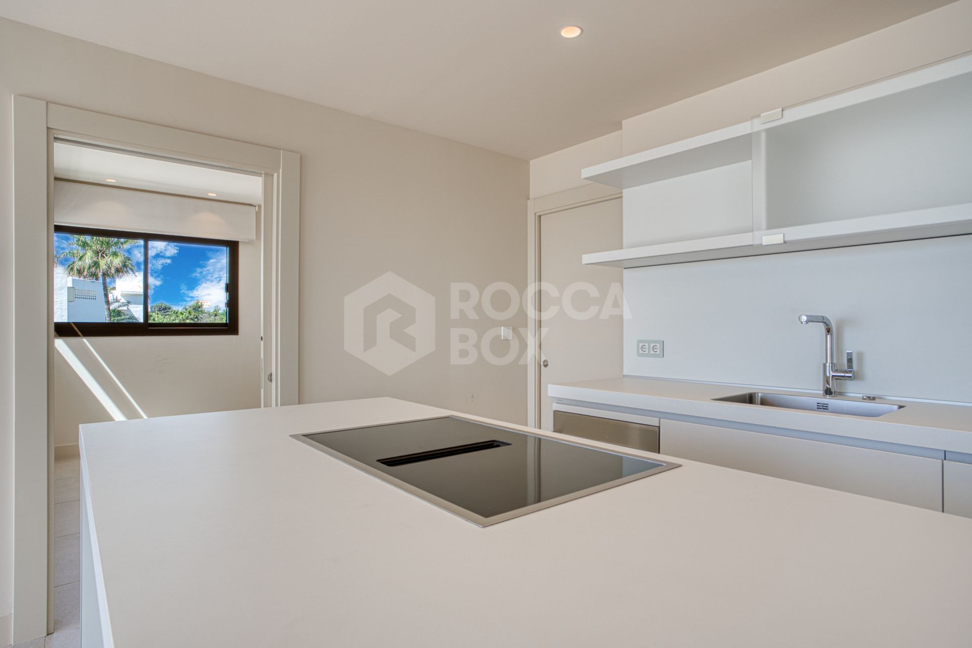 Luxurious south-facing four-bedroom duplex penthouse, frontline beach, located in a beachfront community on Marbella’s prestigious New Golden Mile with sea views.