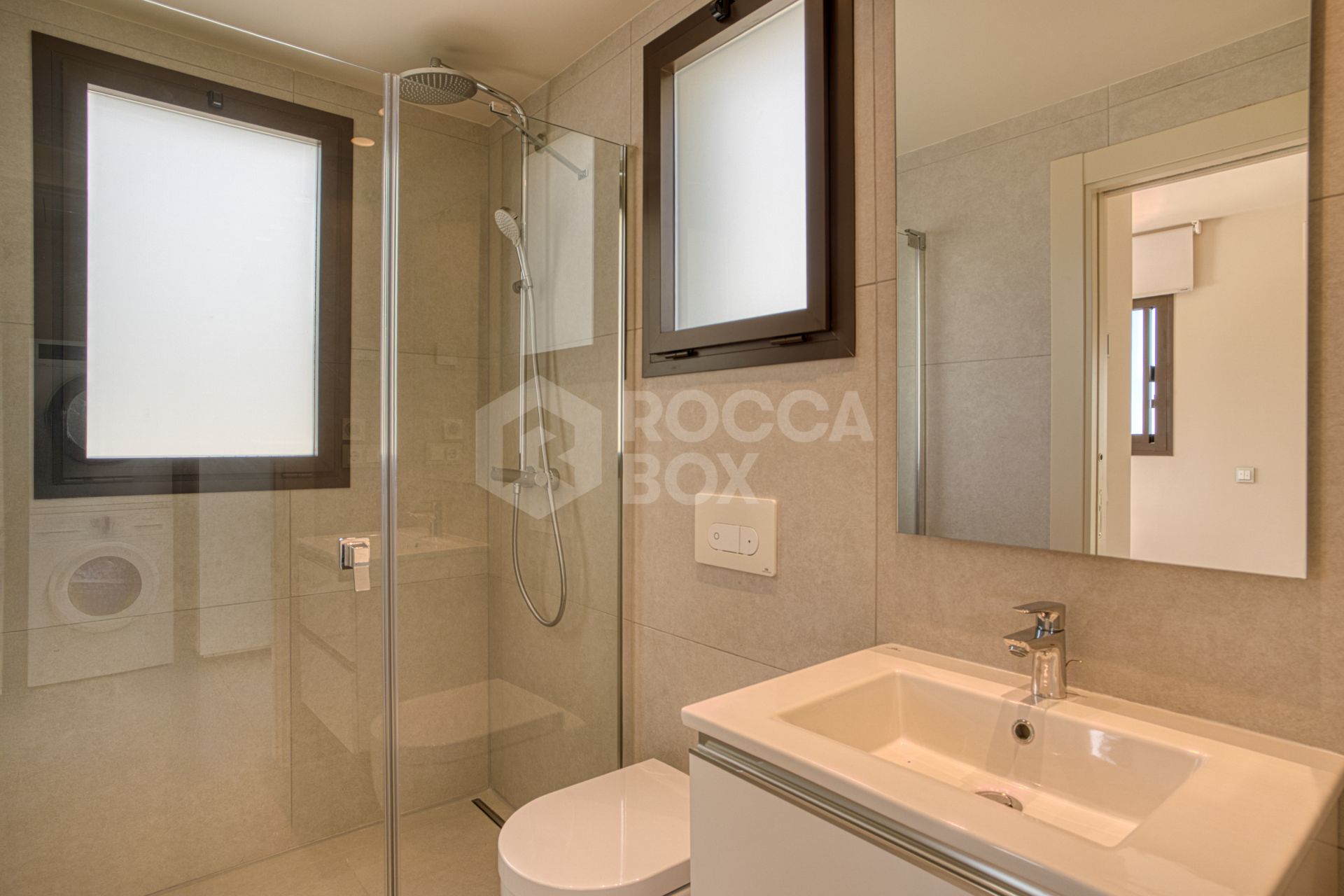 Luxurious south-facing four-bedroom duplex penthouse, frontline beach, located in a beachfront community on Marbella’s prestigious New Golden Mile with sea views.