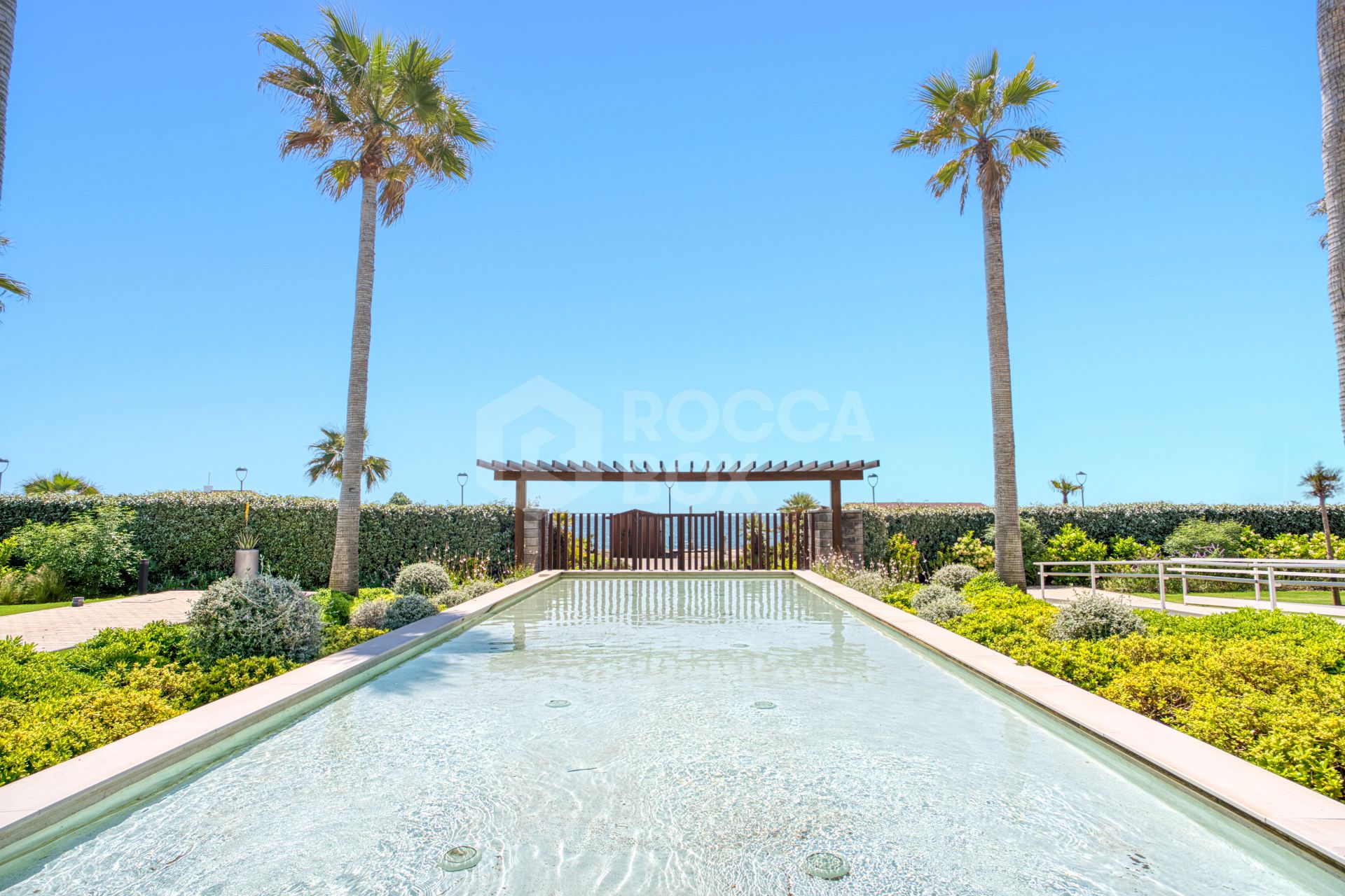 Luxurious south-facing four-bedroom duplex penthouse, frontline beach, located in a beachfront community on Marbella’s prestigious New Golden Mile with sea views.
