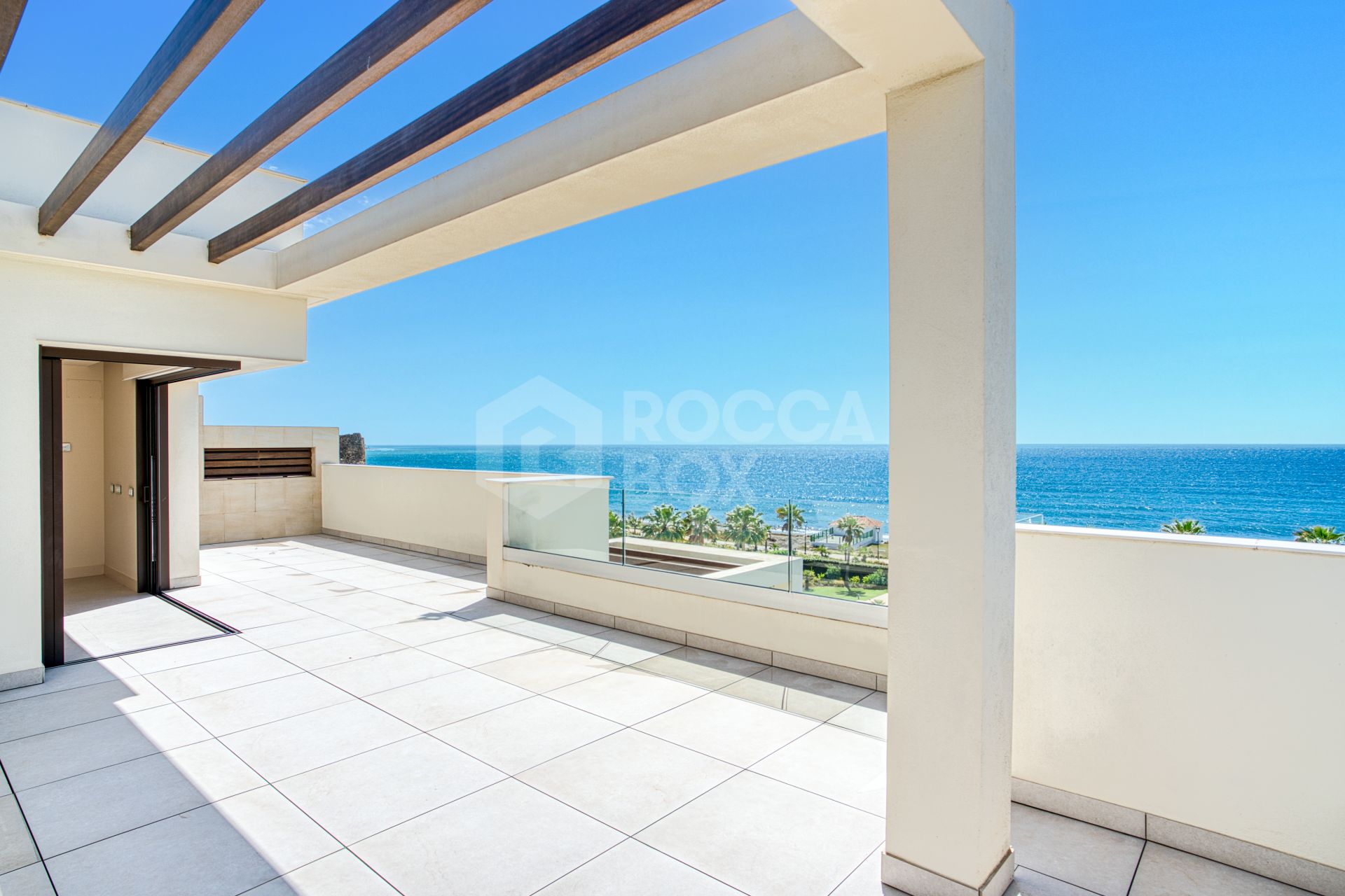 Luxurious south-facing four-bedroom duplex penthouse, frontline beach, located in a beachfront community on Marbella’s prestigious New Golden Mile with sea views.