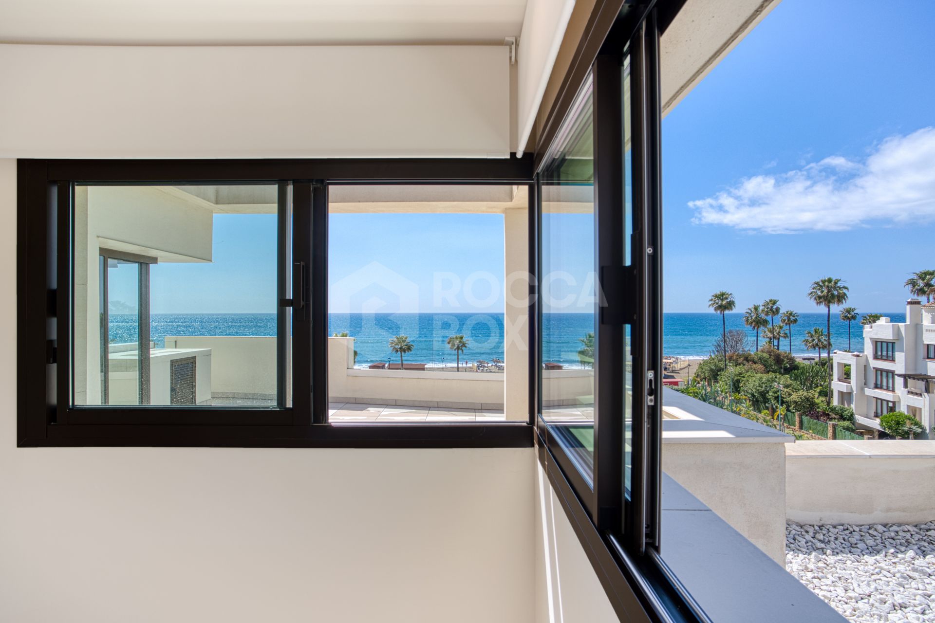 Luxurious south-facing four-bedroom duplex penthouse, frontline beach, located in a beachfront community on Marbella’s prestigious New Golden Mile with sea views.