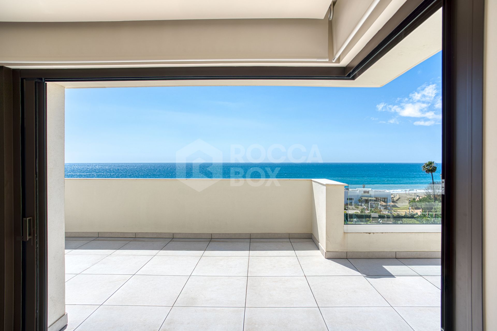 Luxurious south-facing four-bedroom duplex penthouse, frontline beach, located in a beachfront community on Marbella’s prestigious New Golden Mile with sea views.