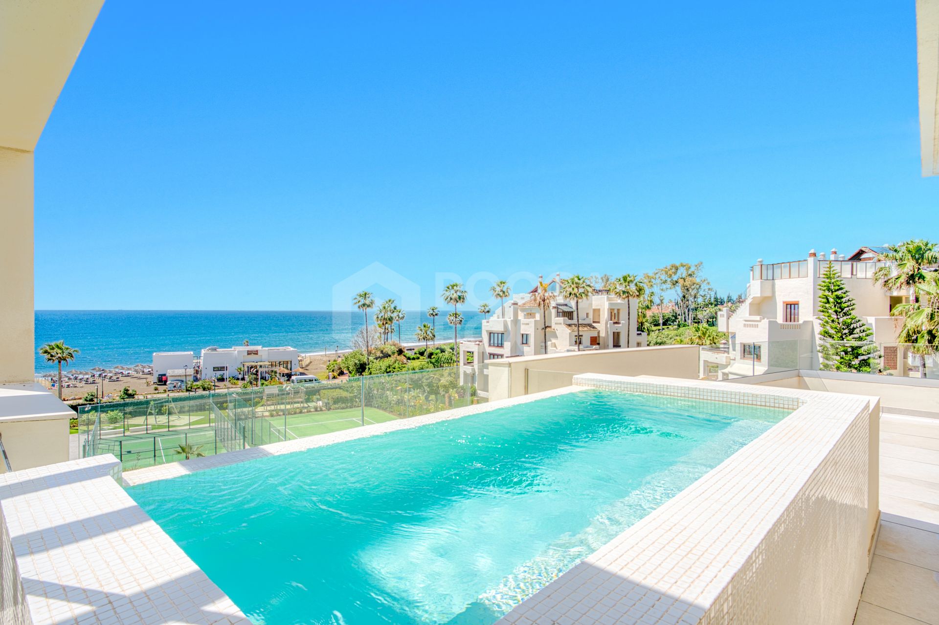 Luxurious south-facing four-bedroom duplex penthouse, frontline beach, located in a beachfront community on Marbella’s prestigious New Golden Mile with sea views.