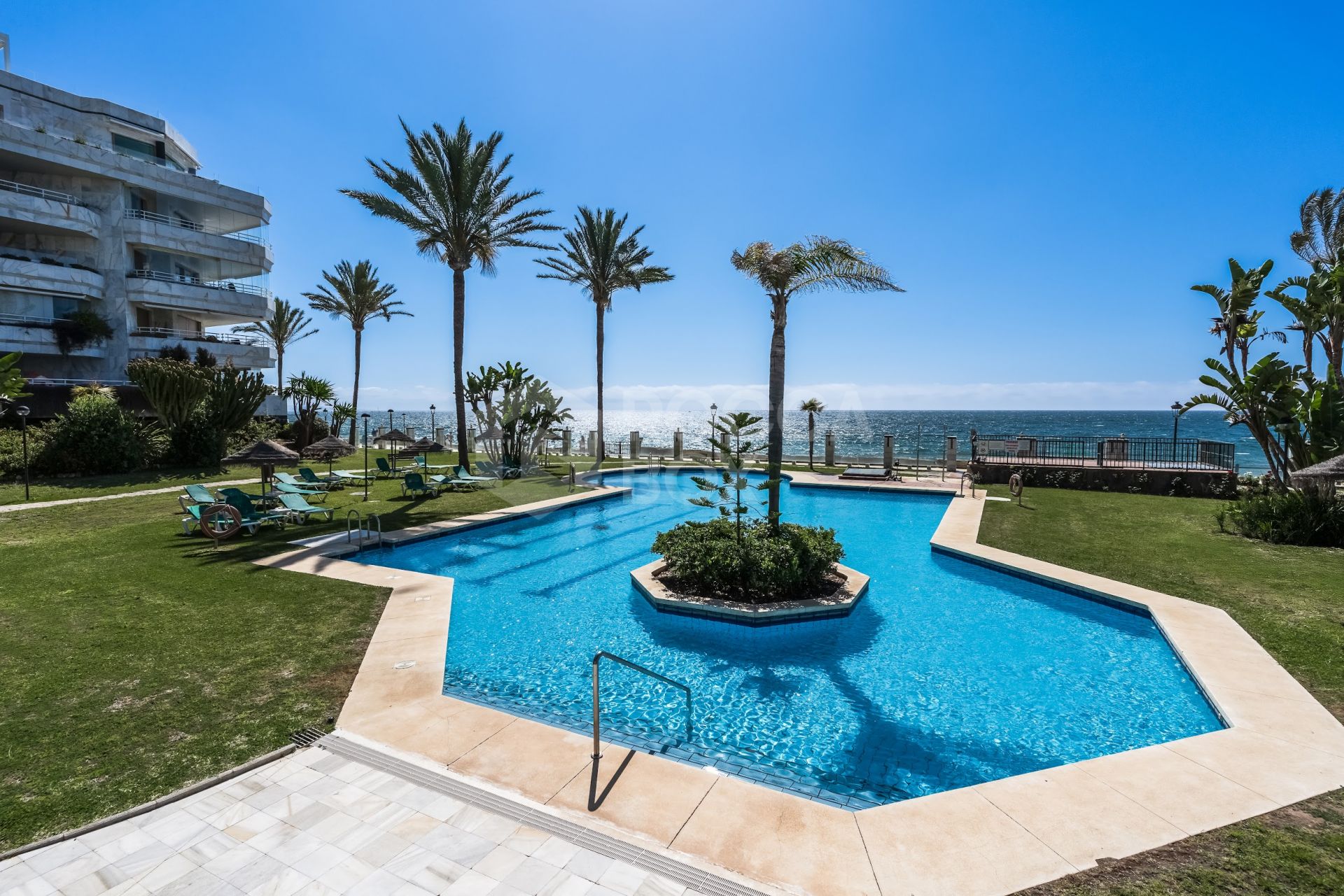 Impressive two bedroom, south west facing apartment in the beachfront community Playa Esmeralda