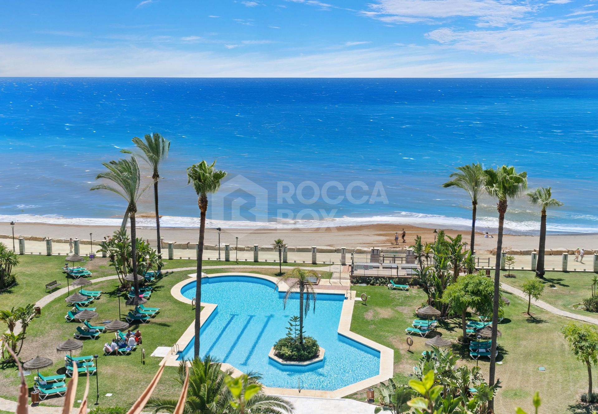 Impressive two bedroom, south west facing apartment in the beachfront community Playa Esmeralda