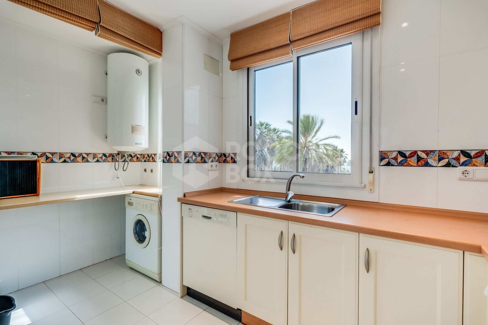 Impressive two bedroom, south west facing apartment in the beachfront community Playa Esmeralda