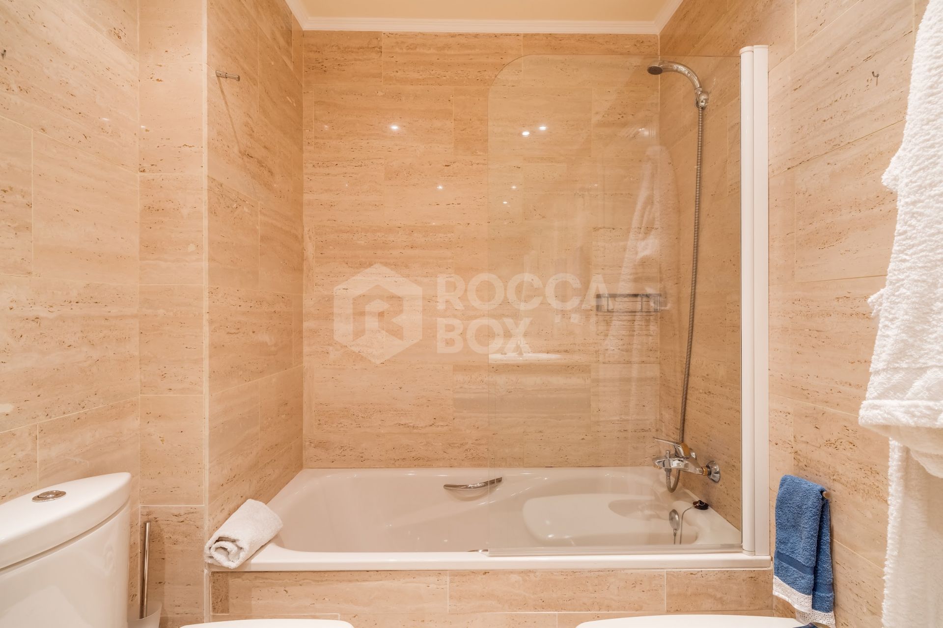 Impressive two bedroom, south west facing apartment in the beachfront community Playa Esmeralda