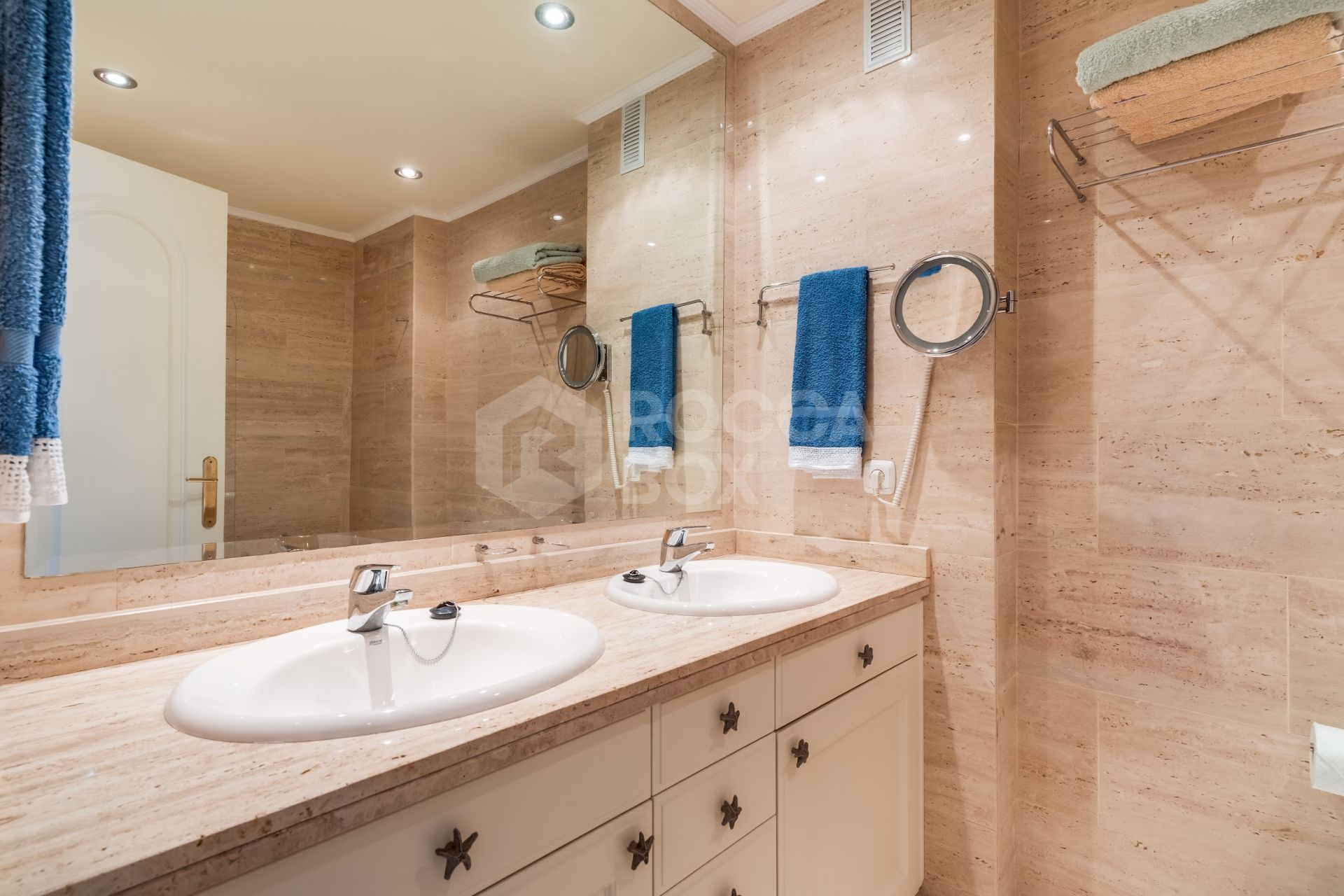 Impressive two bedroom, south west facing apartment in the beachfront community Playa Esmeralda