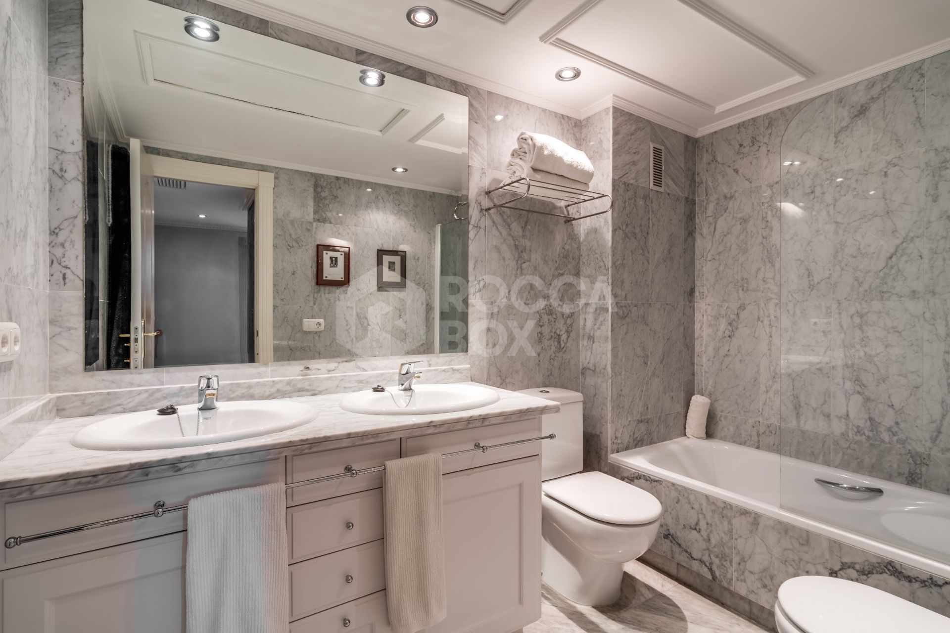 Impressive two bedroom, south west facing apartment in the beachfront community Playa Esmeralda