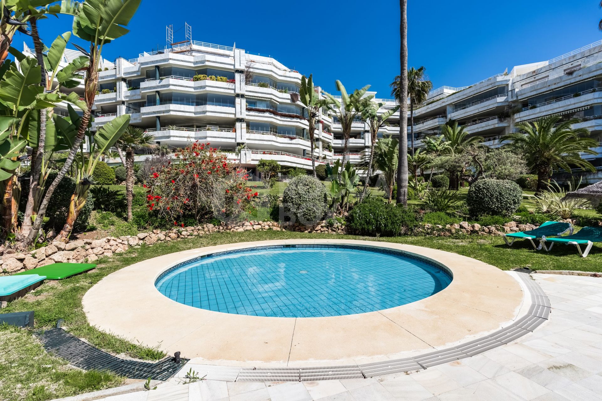 Impressive two bedroom, south west facing apartment in the beachfront community Playa Esmeralda