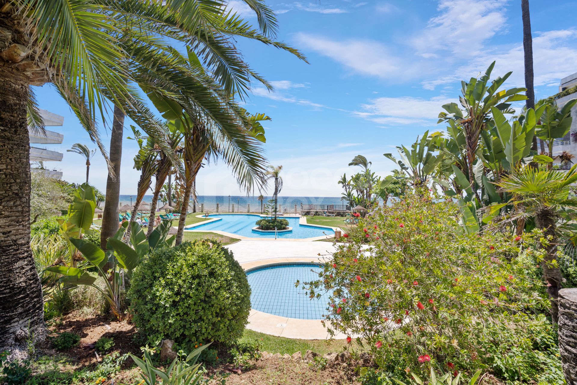 Impressive two bedroom, south west facing apartment in the beachfront community Playa Esmeralda