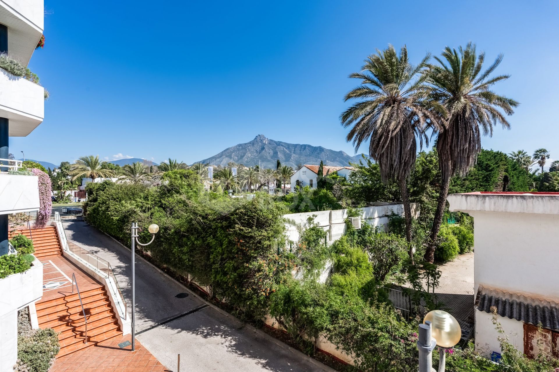 Impressive two bedroom, south west facing apartment in the beachfront community Playa Esmeralda