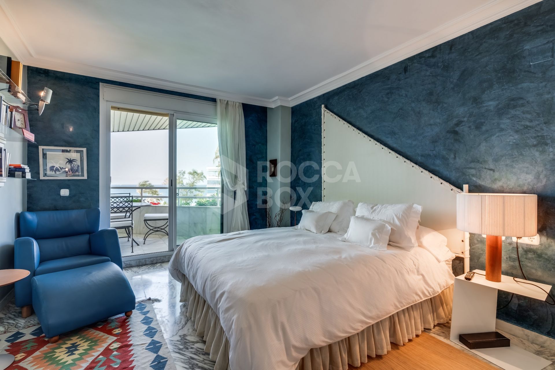 Impressive two bedroom, south west facing apartment in the beachfront community Playa Esmeralda