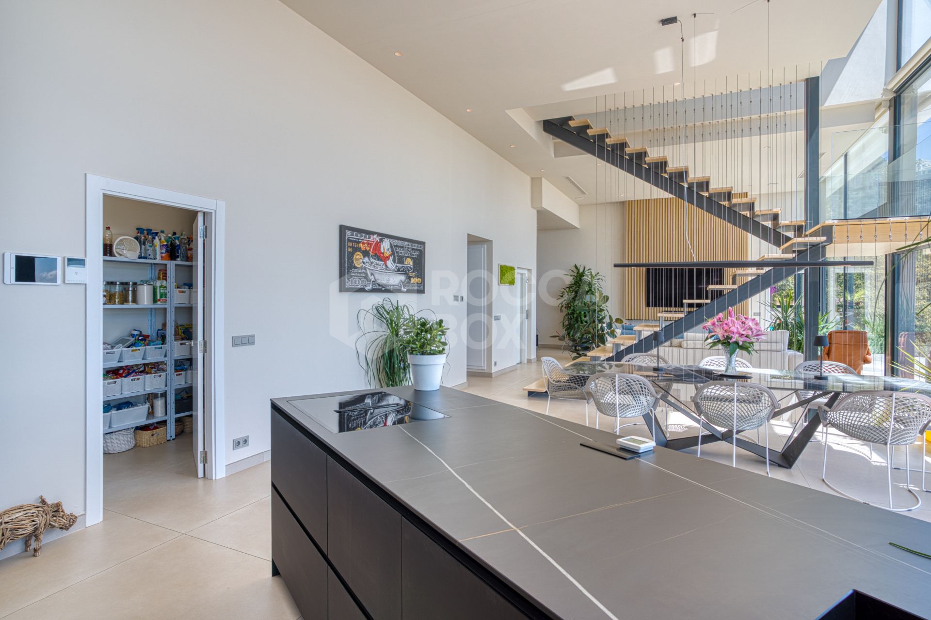 Outstanding, five bedroom Villa located in Altos de Los Monteros with panoramic sea views