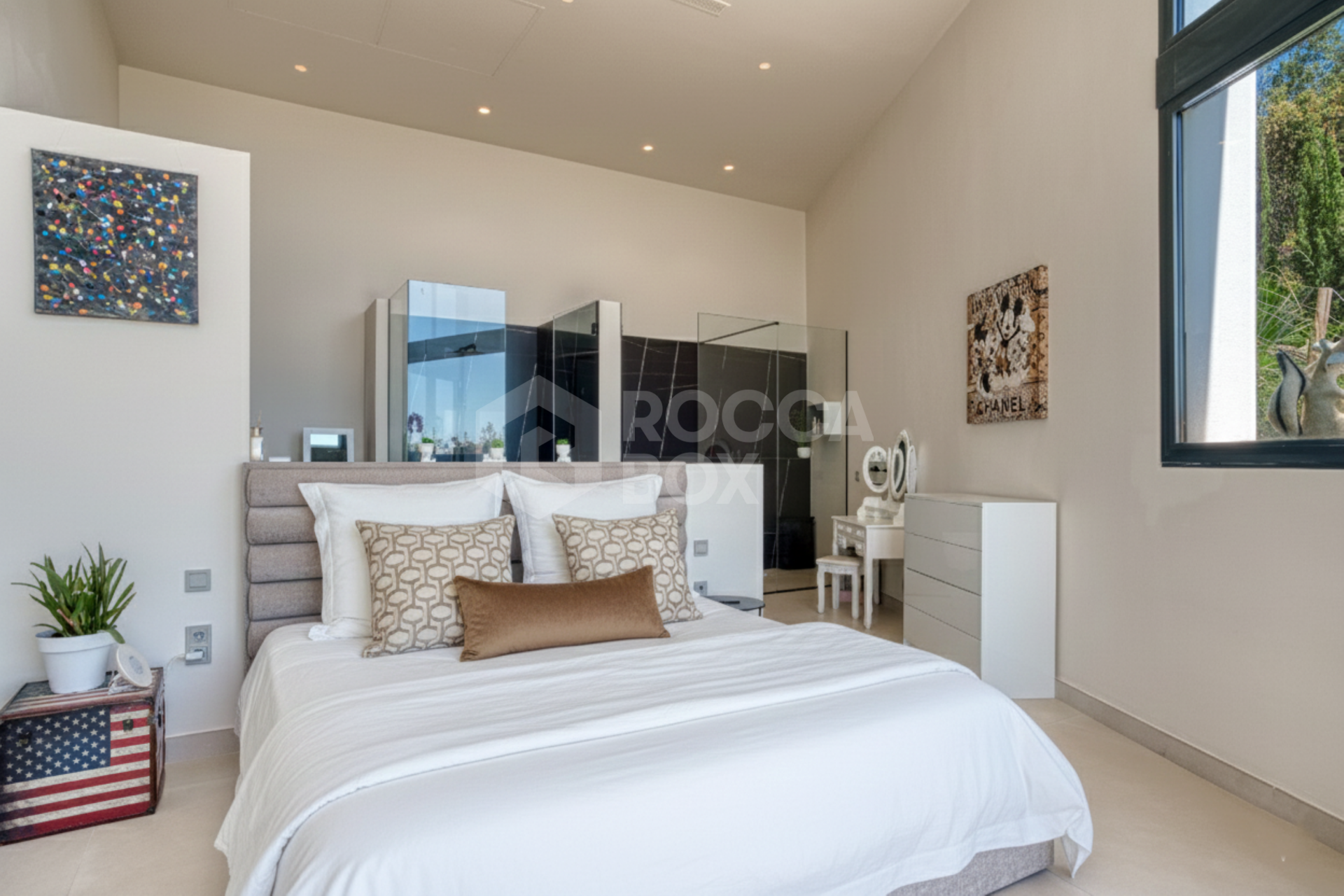 Outstanding, five bedroom Villa located in Altos de Los Monteros with panoramic sea views