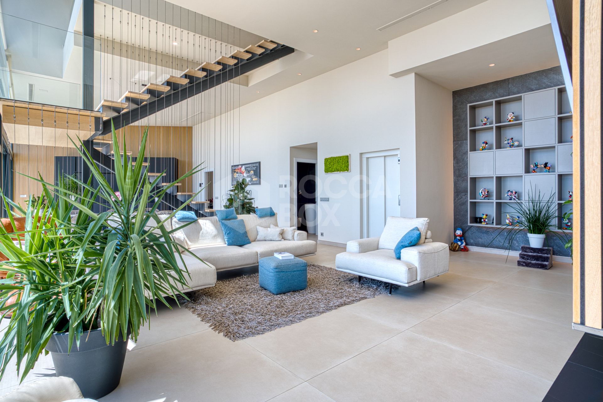 Outstanding, five bedroom Villa located in Altos de Los Monteros with panoramic sea views