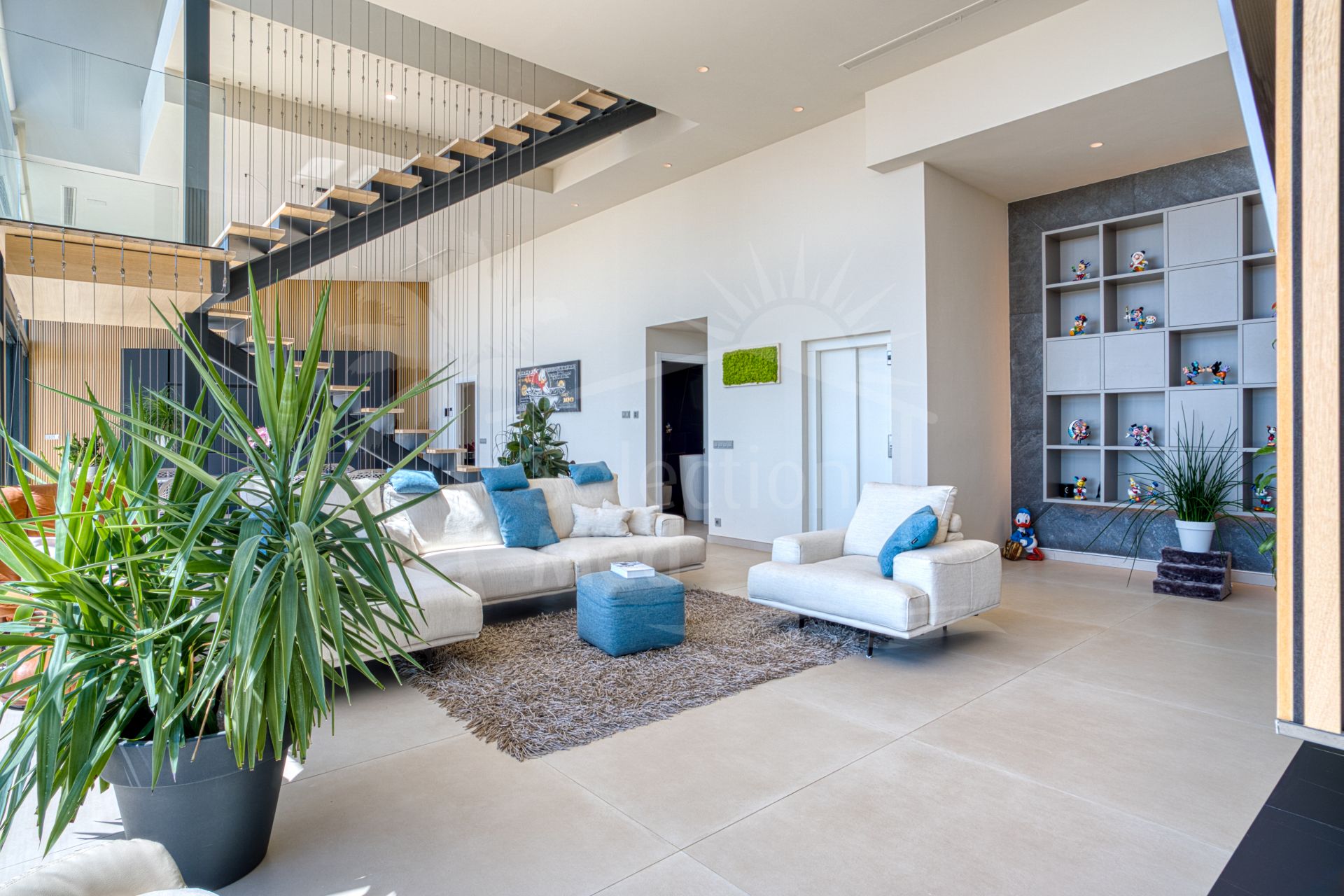 Superbe villa de cinq chambres située à Altos de Los Monteros avec vue panoramique sur la mer