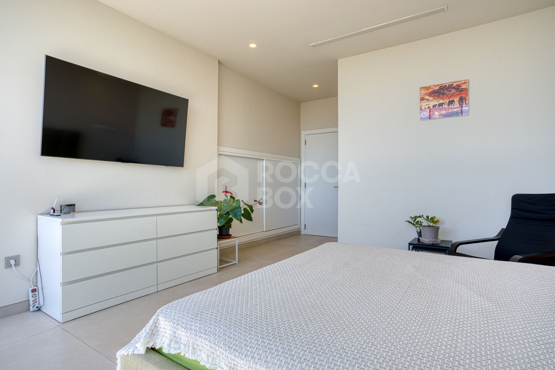 Outstanding, five bedroom Villa located in Altos de Los Monteros with panoramic sea views