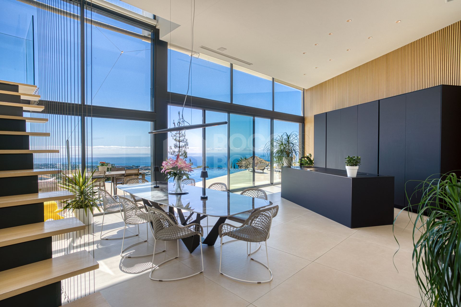 Outstanding, five bedroom Villa located in Altos de Los Monteros with panoramic sea views
