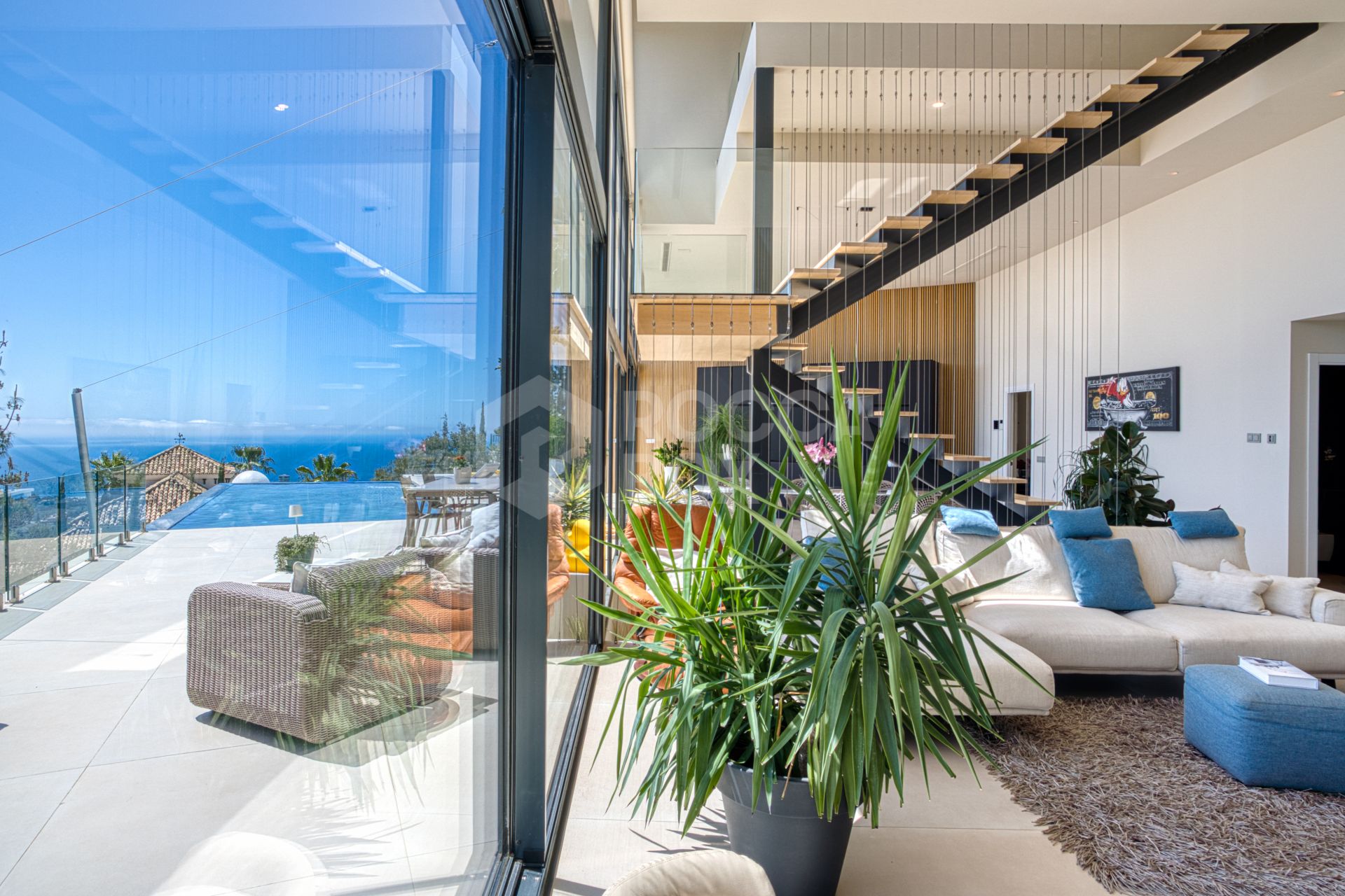 Outstanding, five bedroom Villa located in Altos de Los Monteros with panoramic sea views