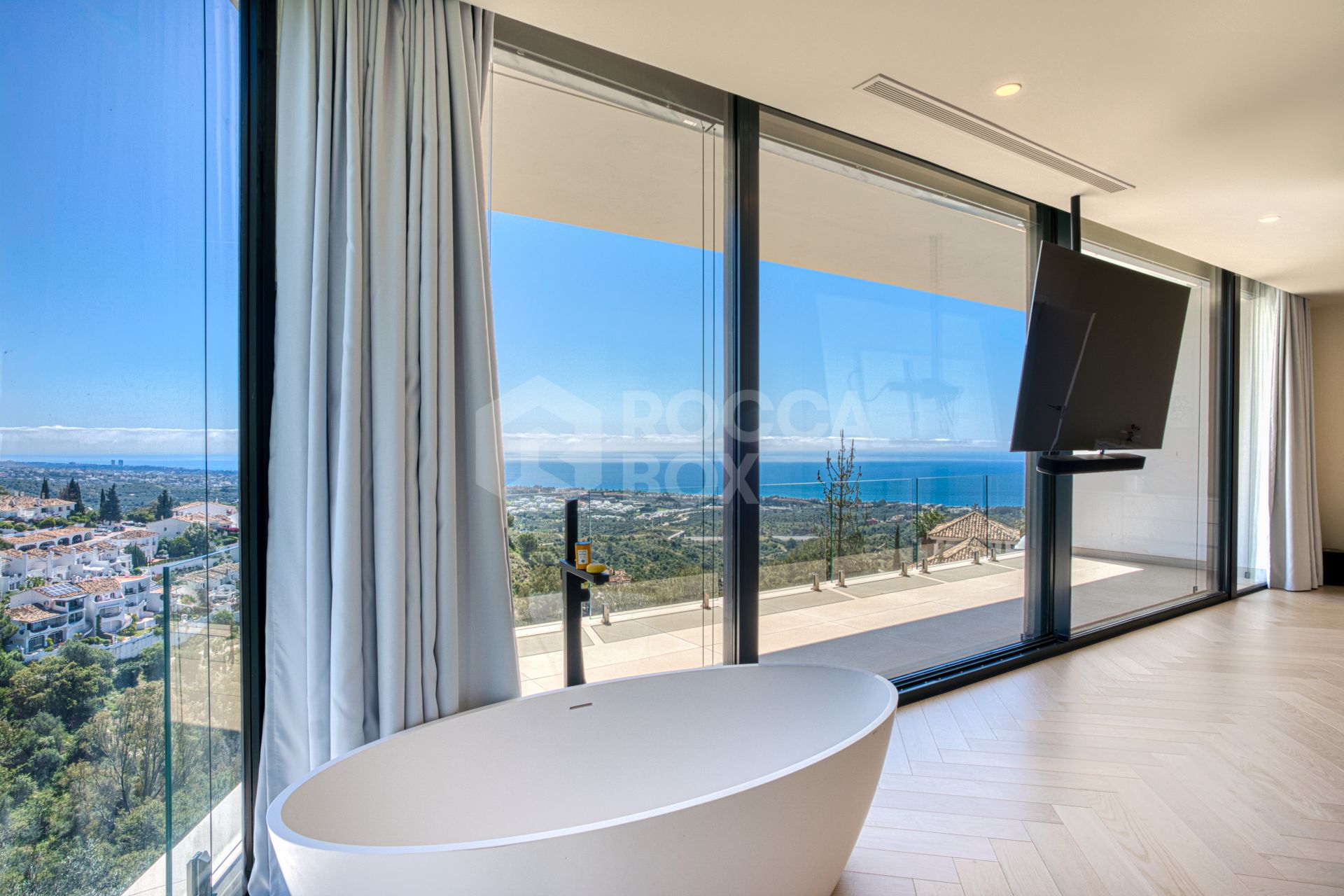 Outstanding, five bedroom Villa located in Altos de Los Monteros with panoramic sea views
