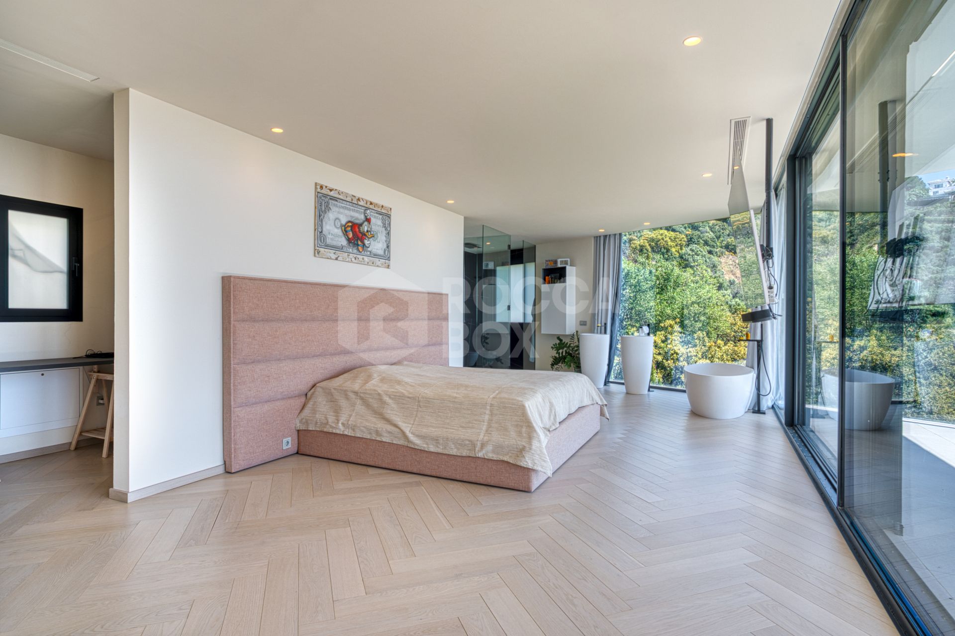 Outstanding, five bedroom Villa located in Altos de Los Monteros with panoramic sea views