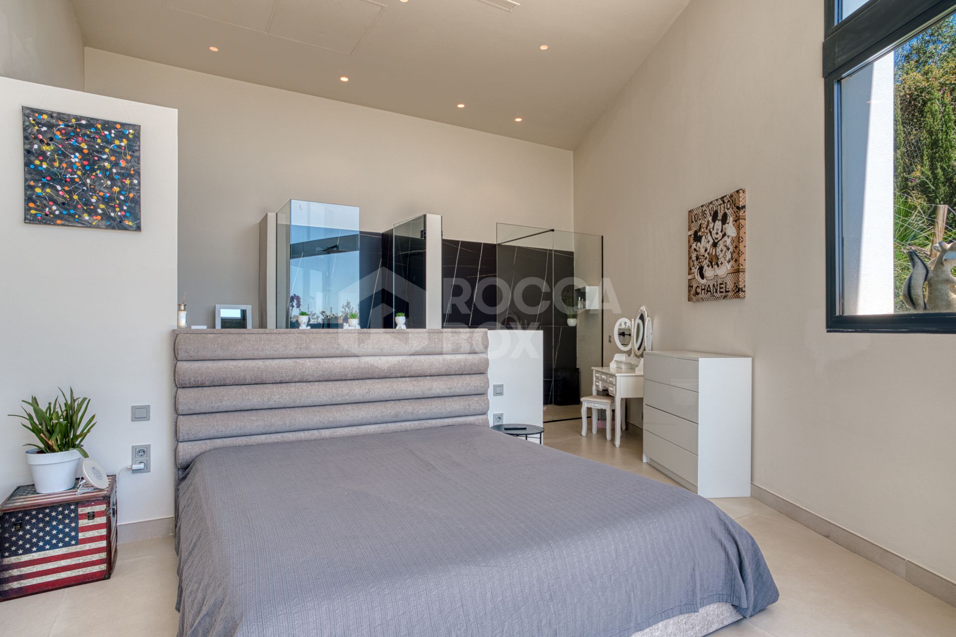 Outstanding, five bedroom Villa located in Altos de Los Monteros with panoramic sea views