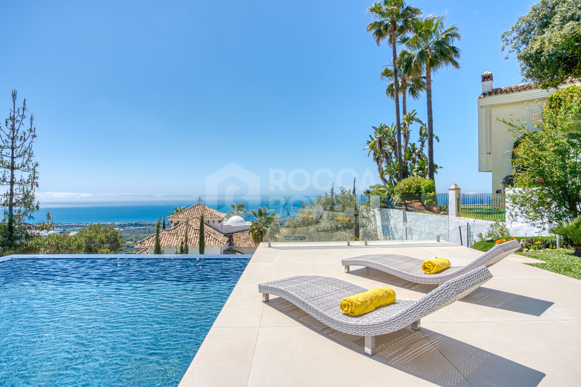 Outstanding, five bedroom Villa located in Altos de Los Monteros with panoramic sea views