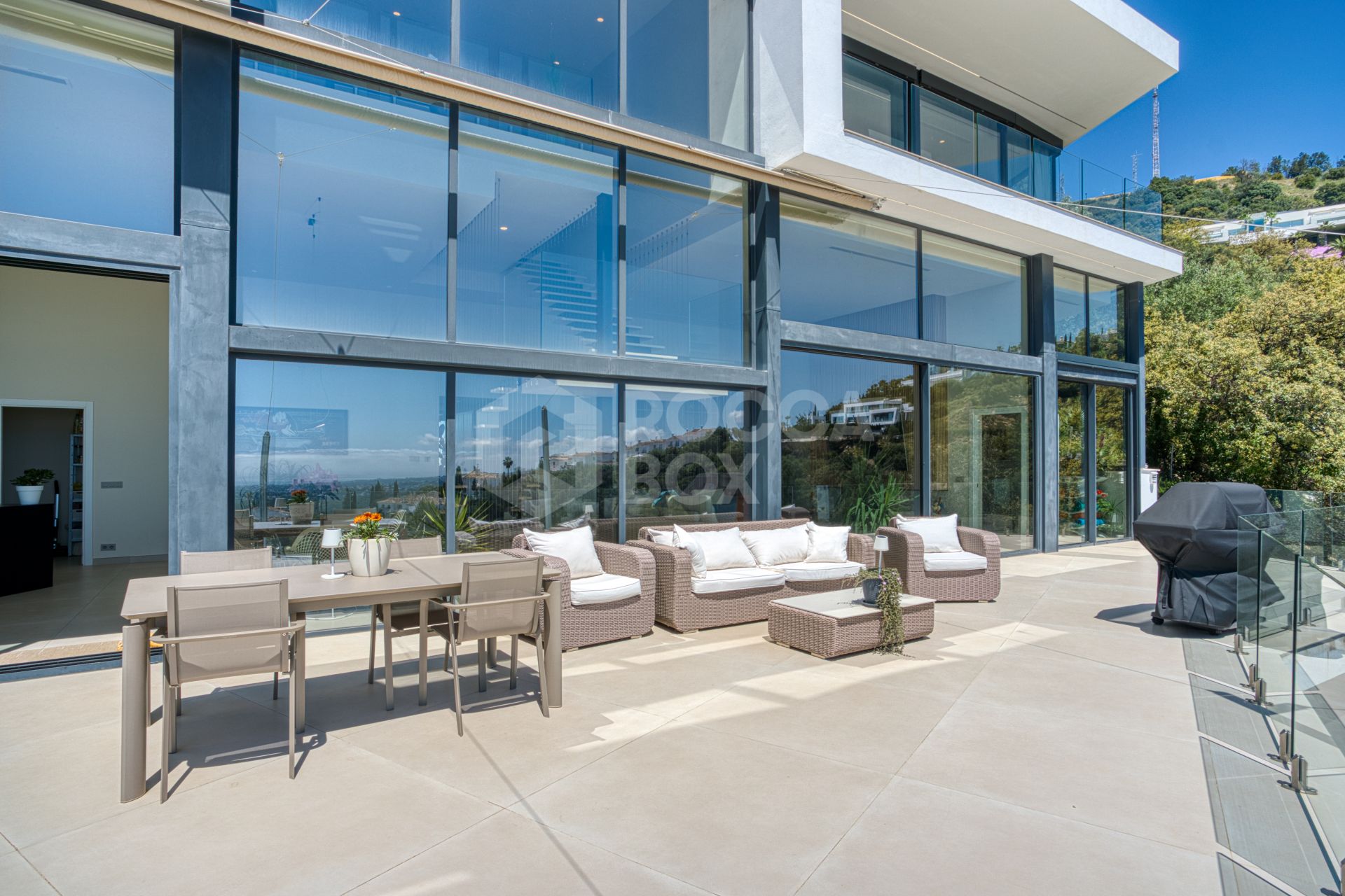 Outstanding, five bedroom Villa located in Altos de Los Monteros with panoramic sea views
