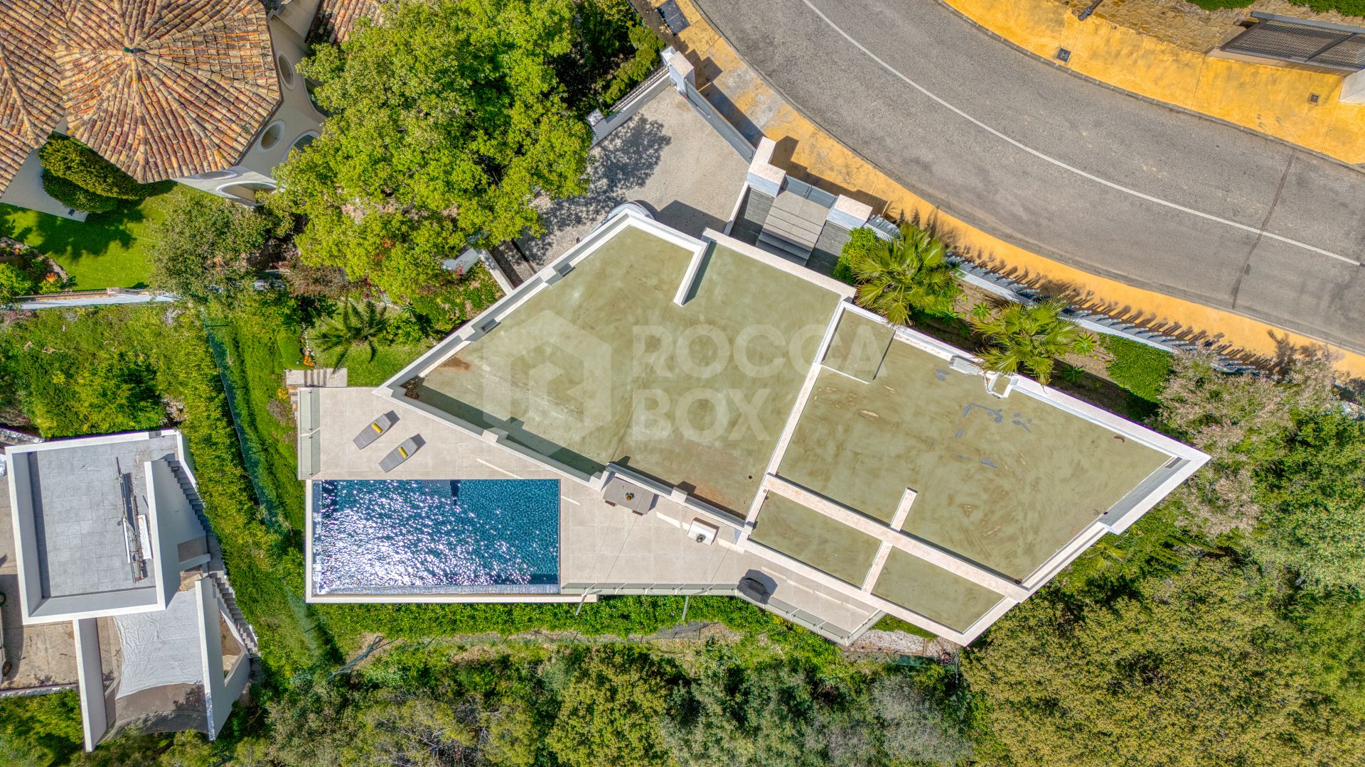 Outstanding, five bedroom Villa located in Altos de Los Monteros with panoramic sea views