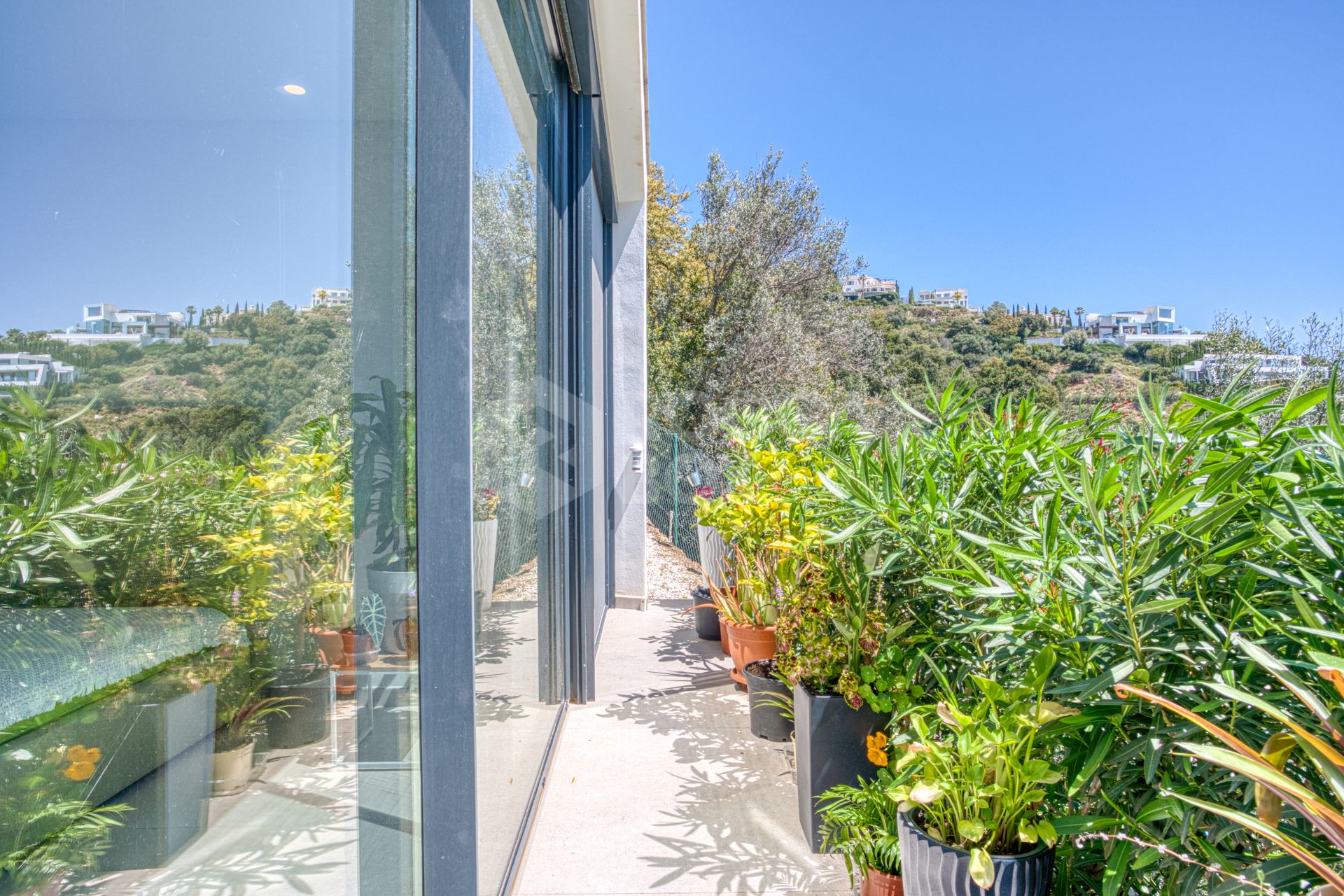 Outstanding, five bedroom Villa located in Altos de Los Monteros with panoramic sea views