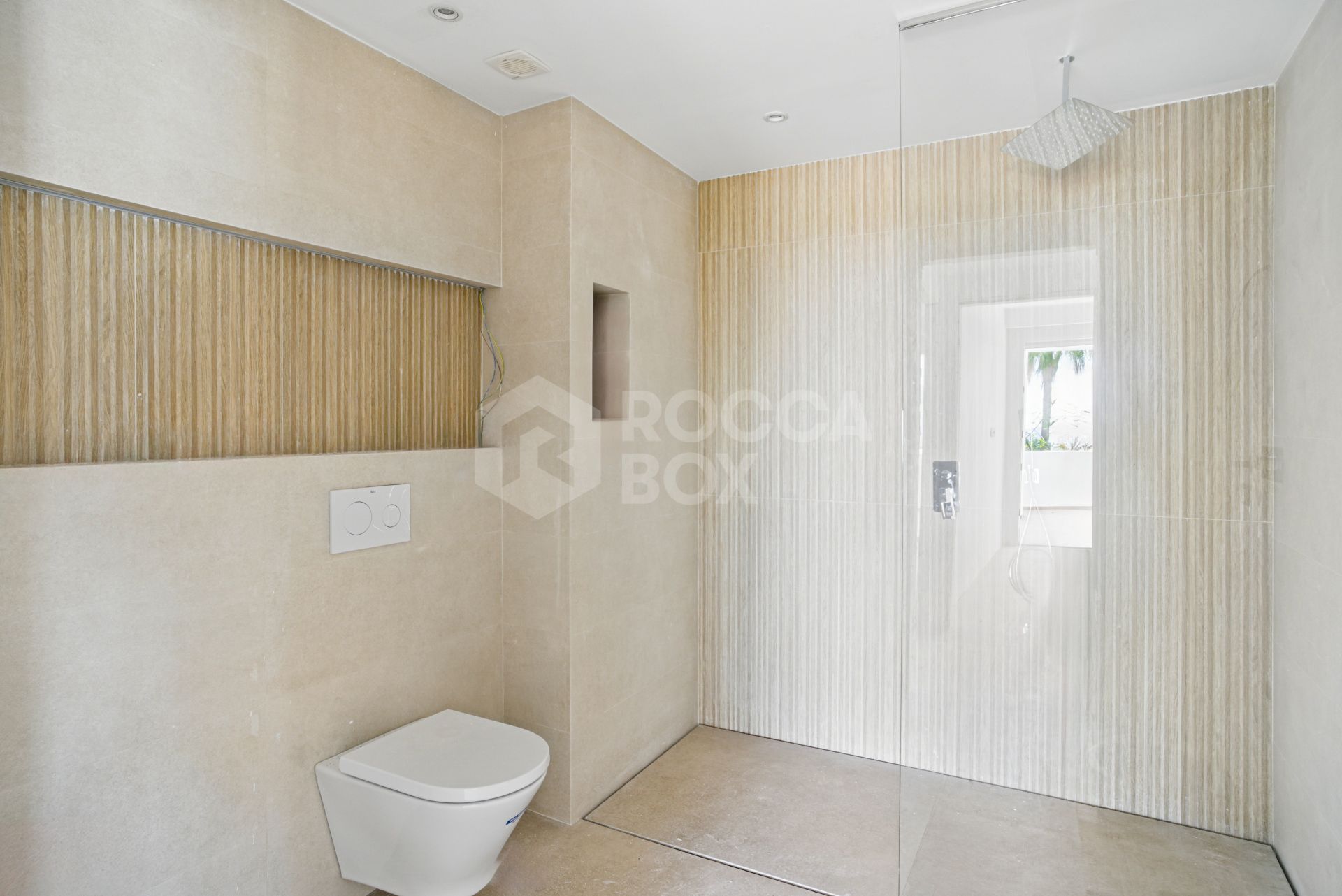 Beautifully reformed two bedroom apartment in the gated community of Jardines de Andalucía, Nueva Andalucia