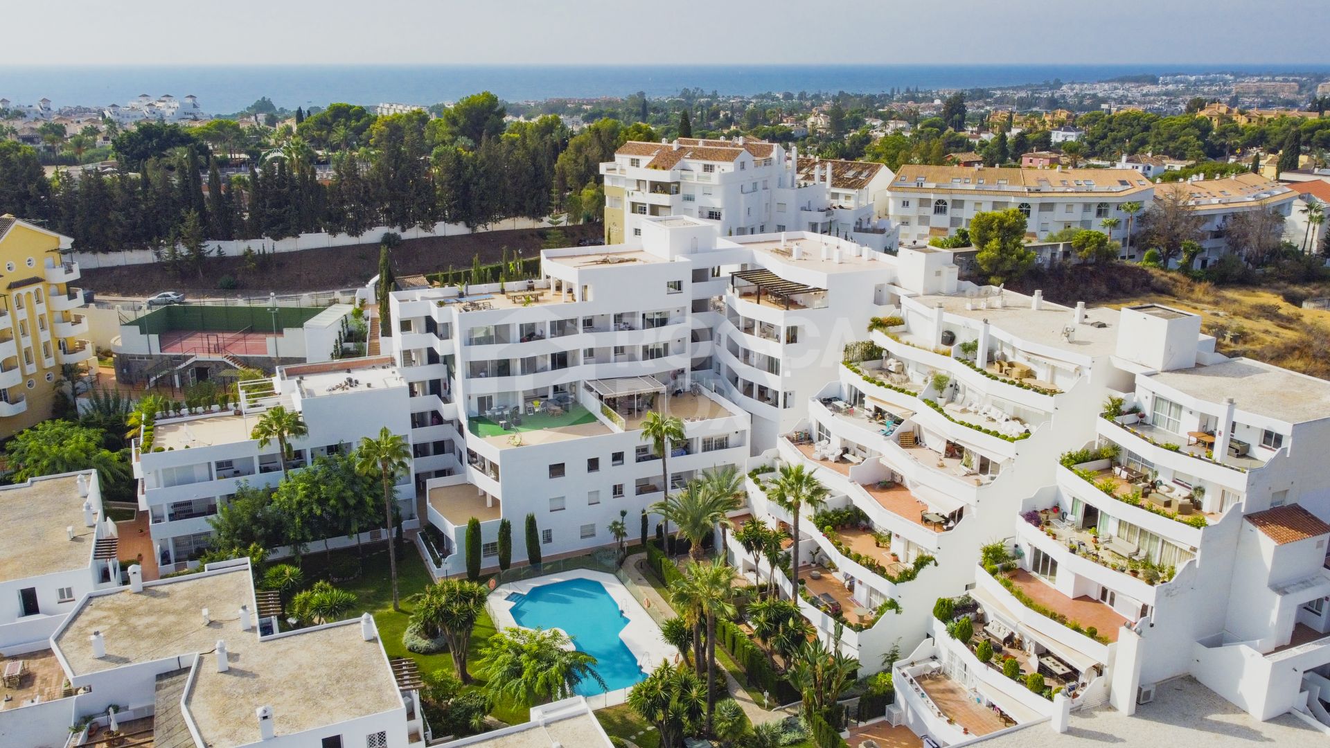 Beautifully reformed two bedroom apartment in the gated community of Jardines de Andalucía, Nueva Andalucia