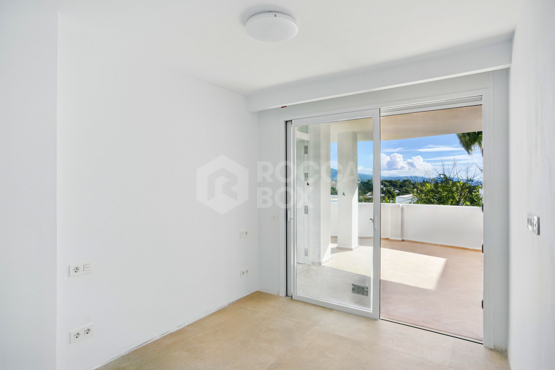 Beautifully reformed two bedroom apartment in the gated community of Jardines de Andalucía, Nueva Andalucia