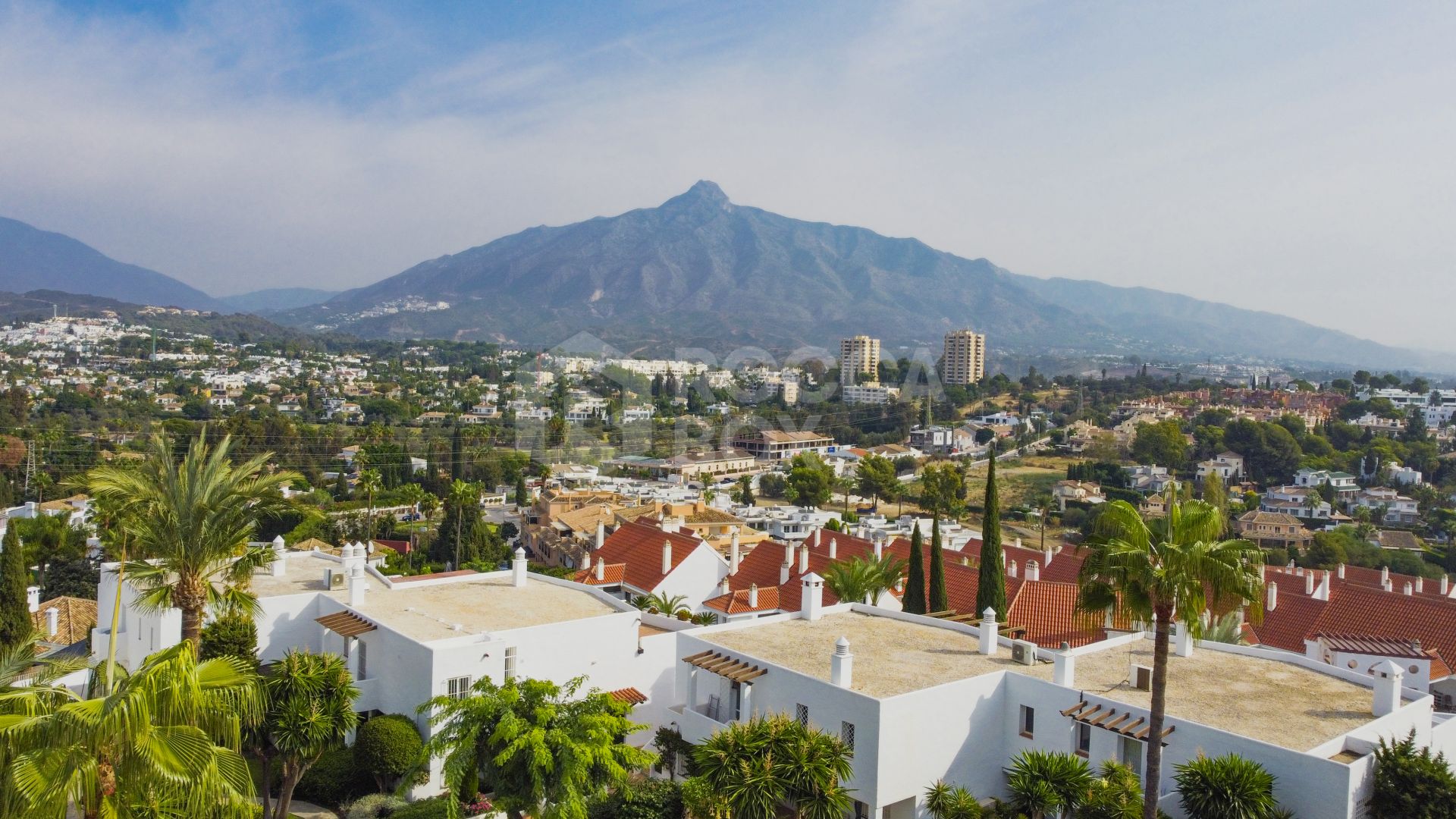 Beautifully reformed two bedroom apartment in the gated community of Jardines de Andalucía, Nueva Andalucia