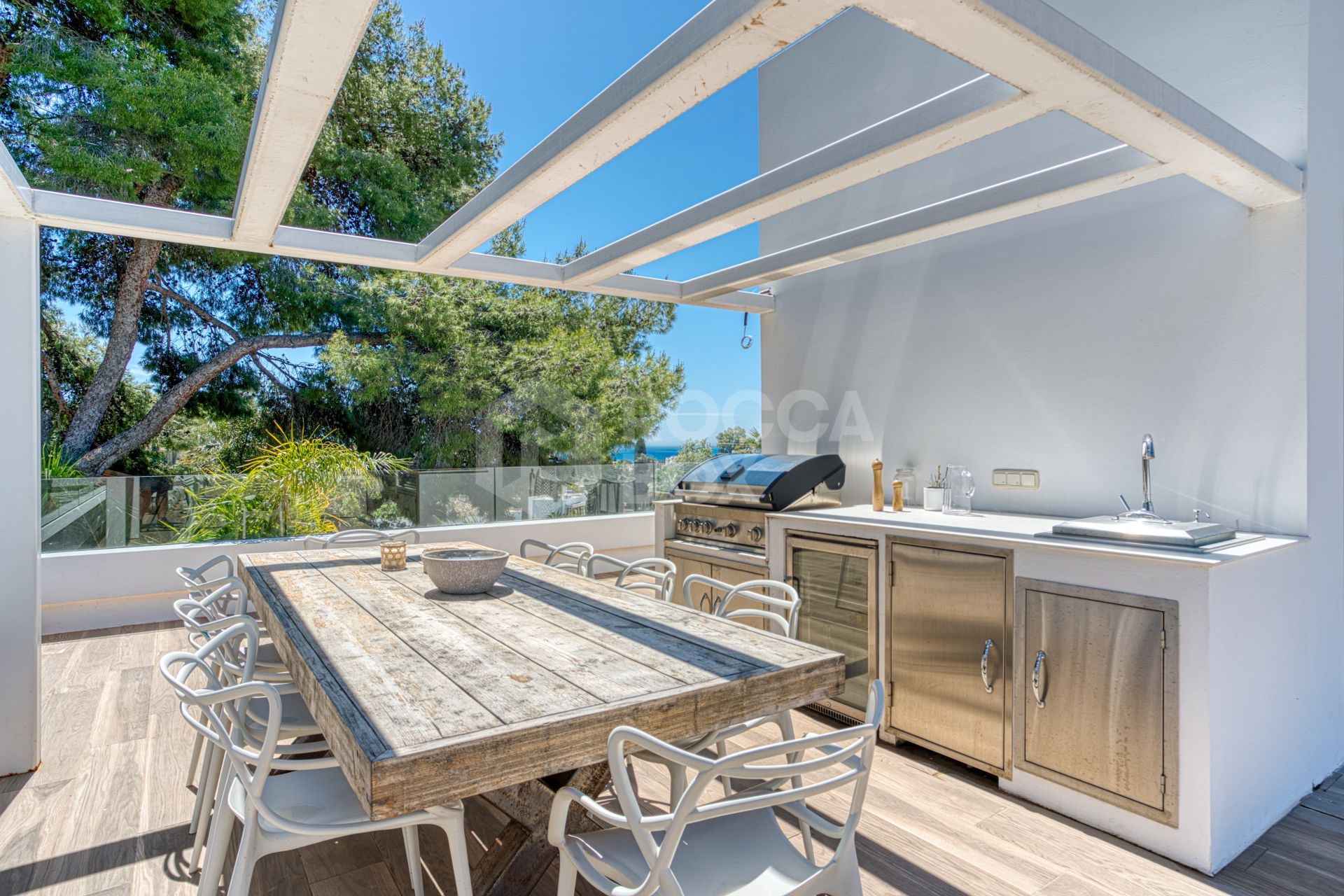 Modern, south facing six bedroom villa with sea views located in Nueva Andalucia, Marbella