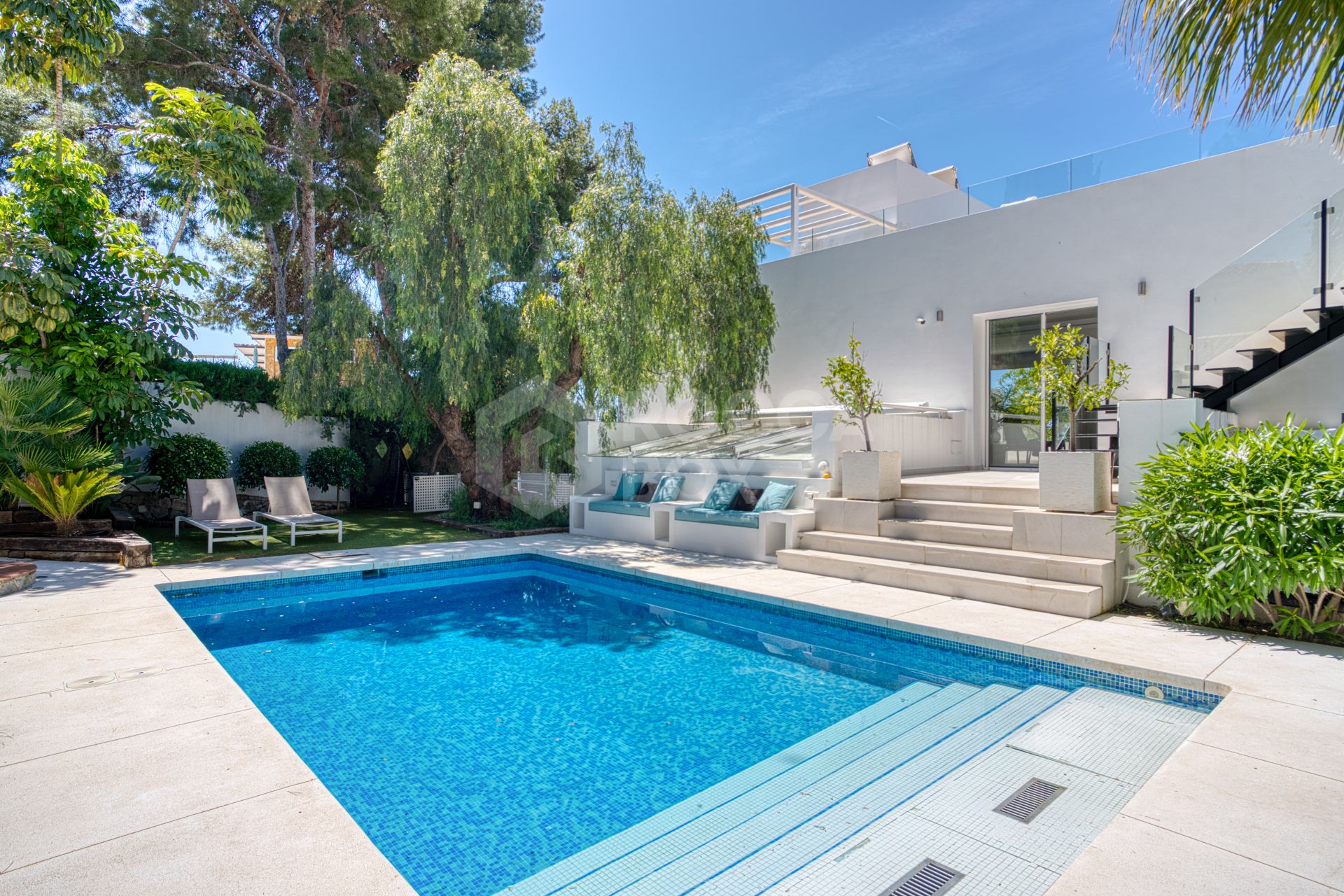 Modern, south facing six bedroom villa with sea views located in Nueva Andalucia, Marbella