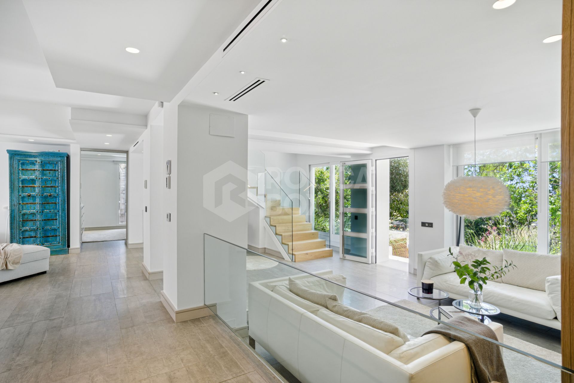 Modern, south facing six bedroom villa with sea views located in Nueva Andalucia, Marbella